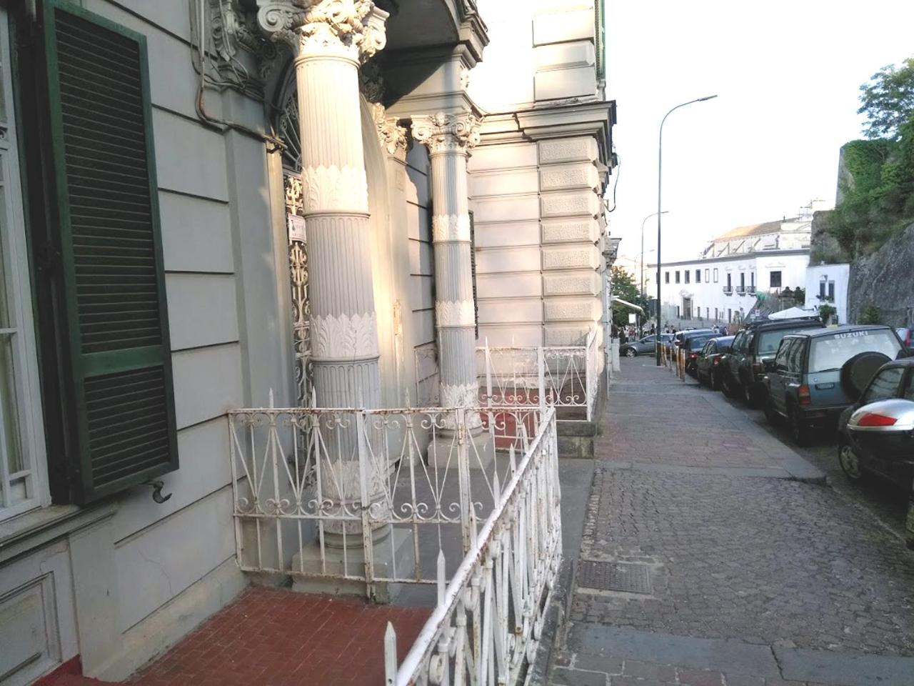 L'Atelier Vedi Napoli ai tuoi piedi