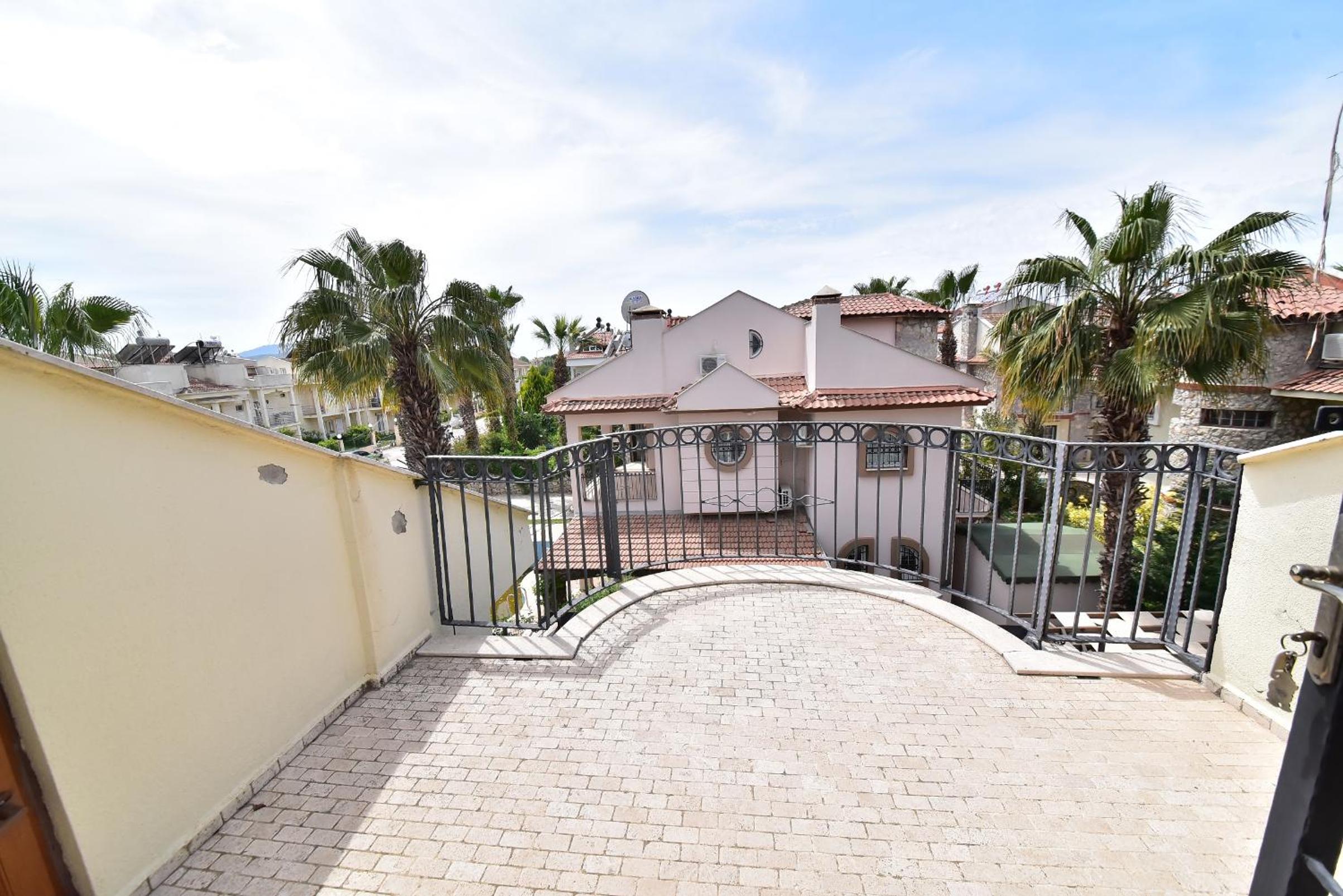 Villa Phoenix view 3