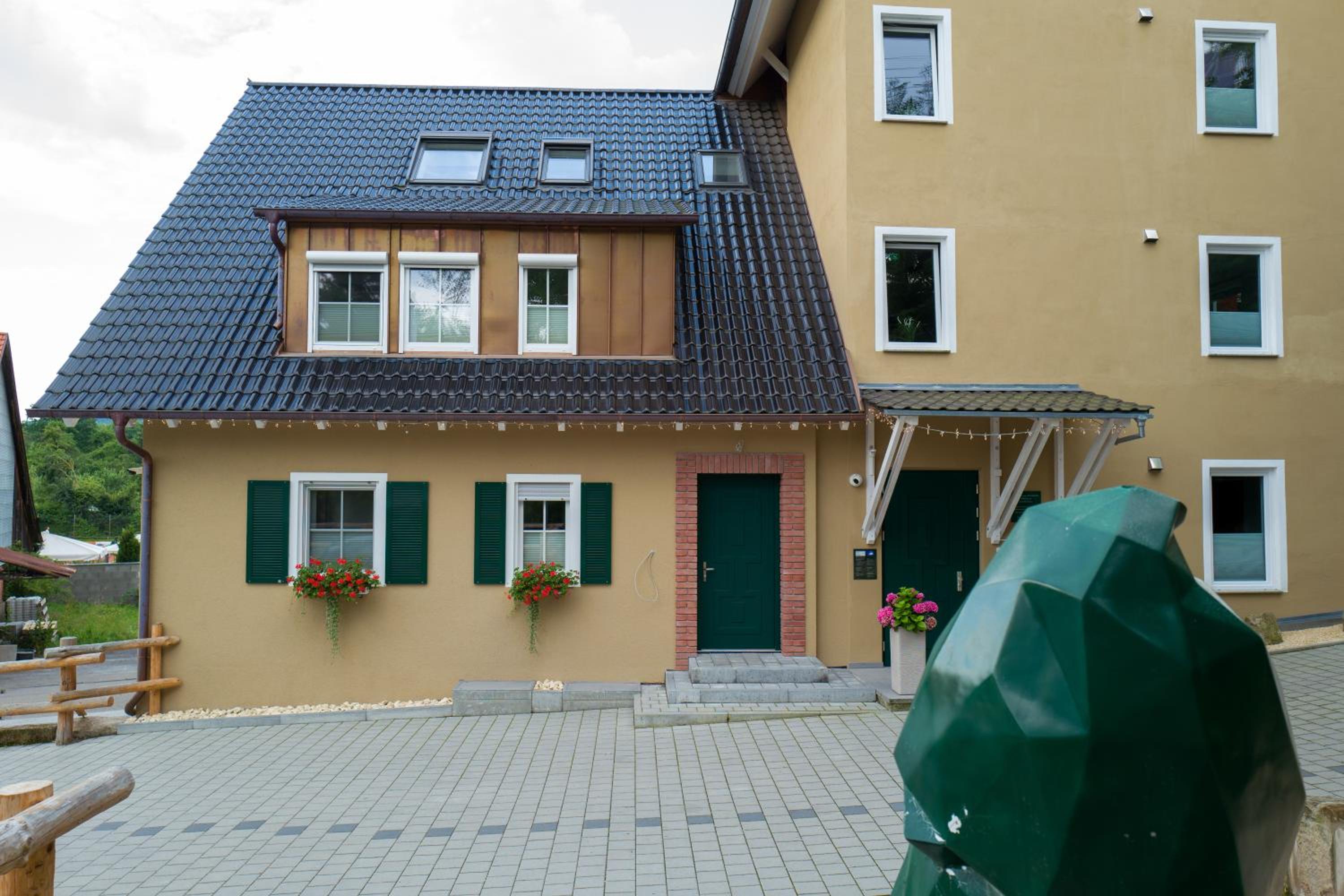 Photo 47