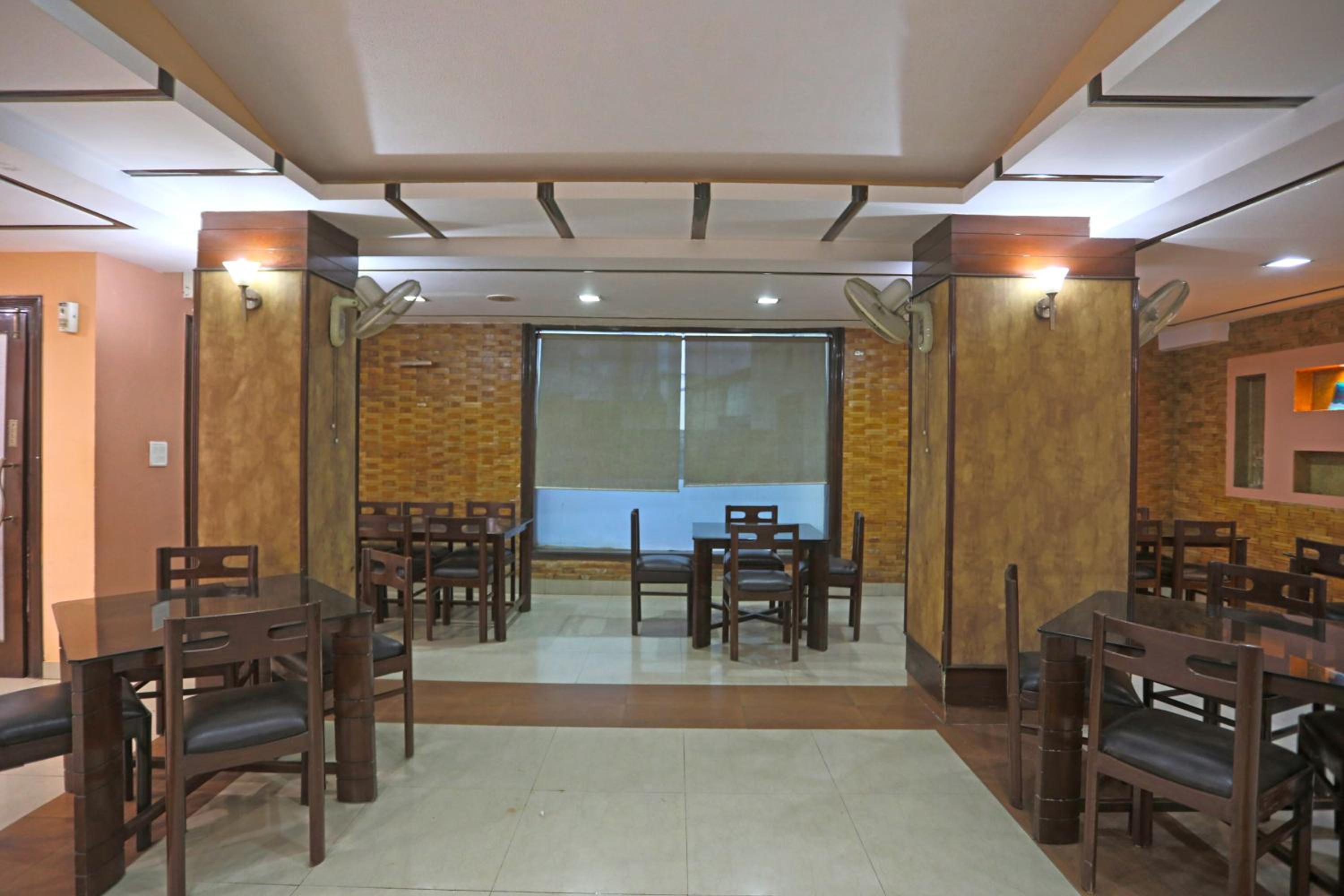 Hotel The Tourist - 1 min from New Delhi Railway Station view 5