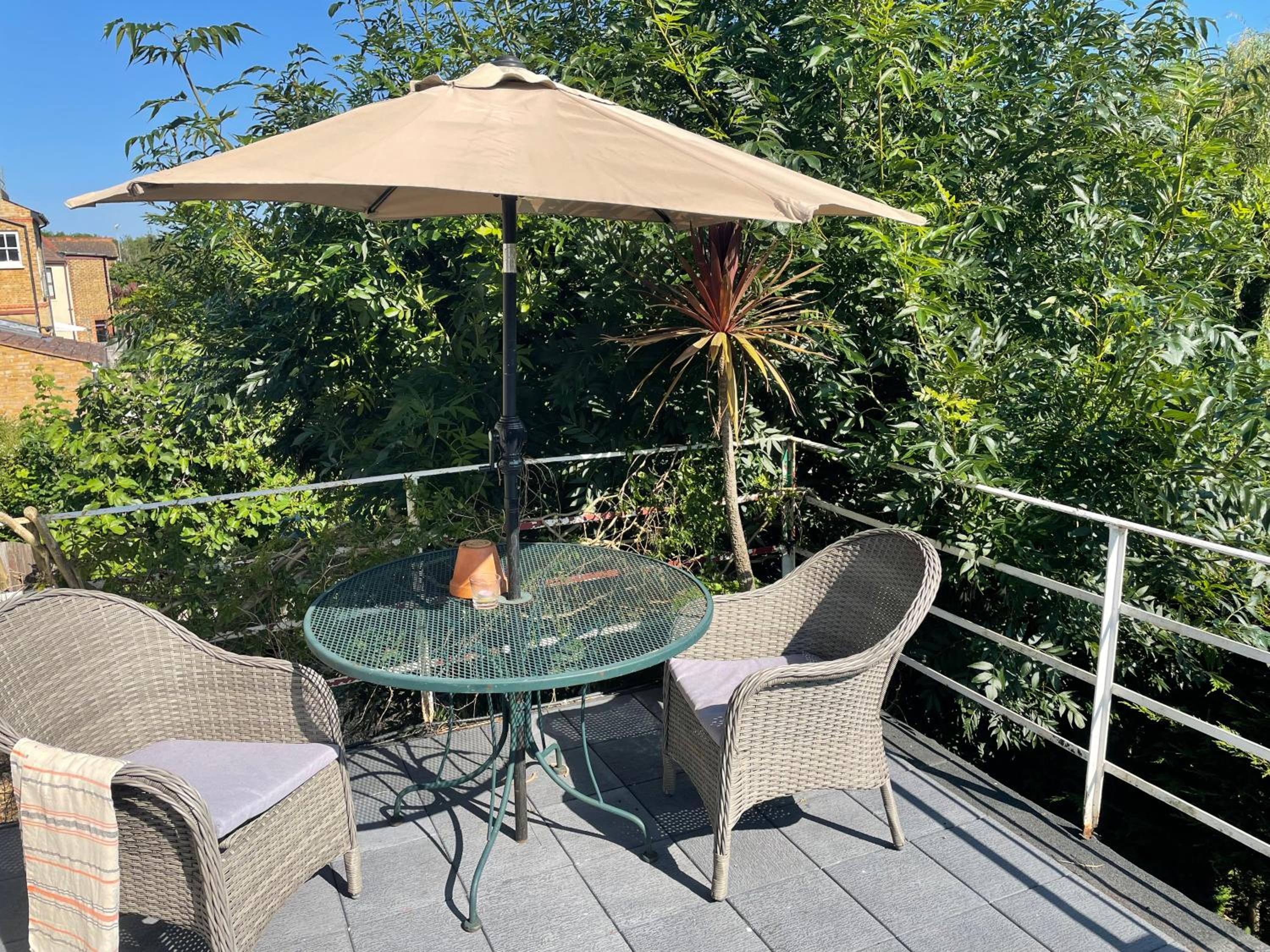 Entire Studio with Ensuite balcony and parking view 5