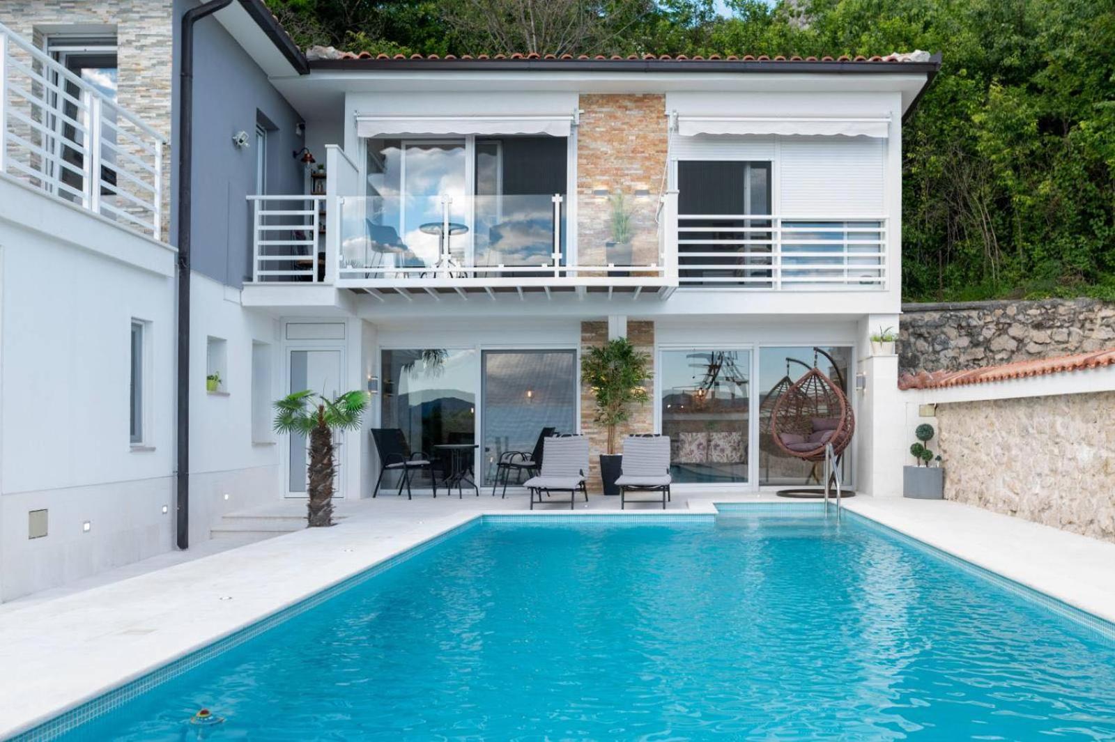 Villa Nar view 3