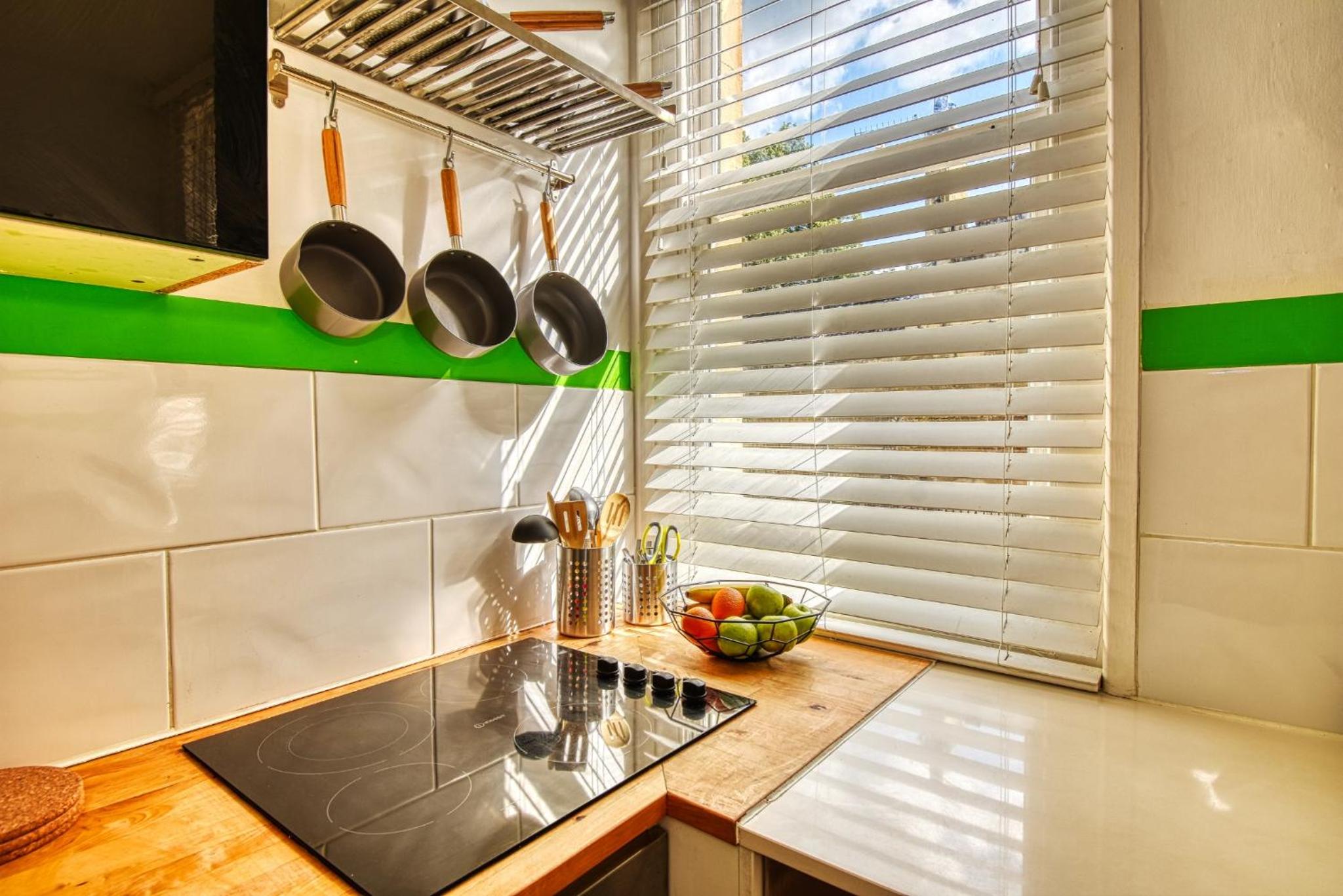 2 Bedroom Apartment in Bath city centre with Garden & Free Parking view 3