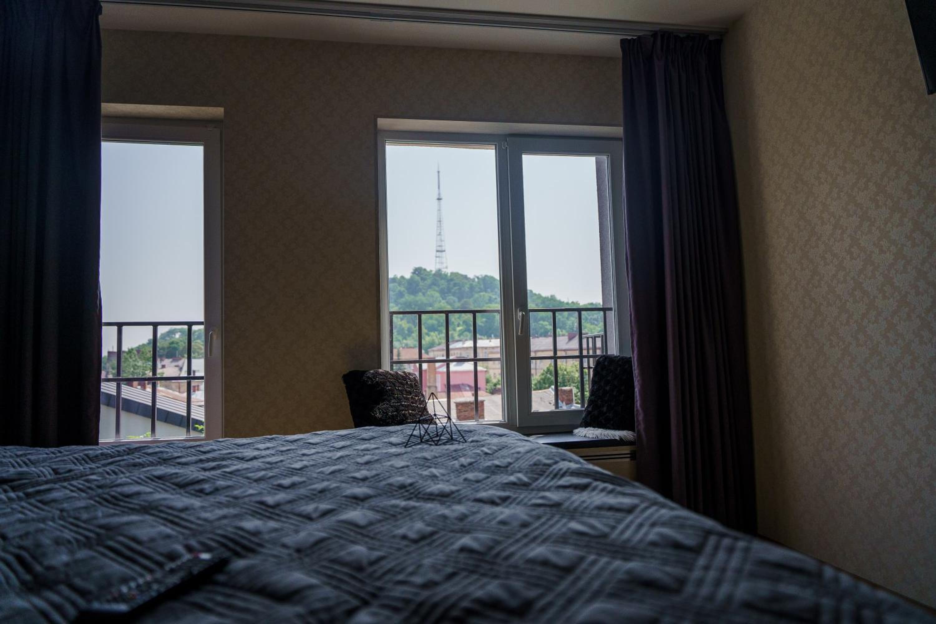 VIP apartment- Розумний дім view 3