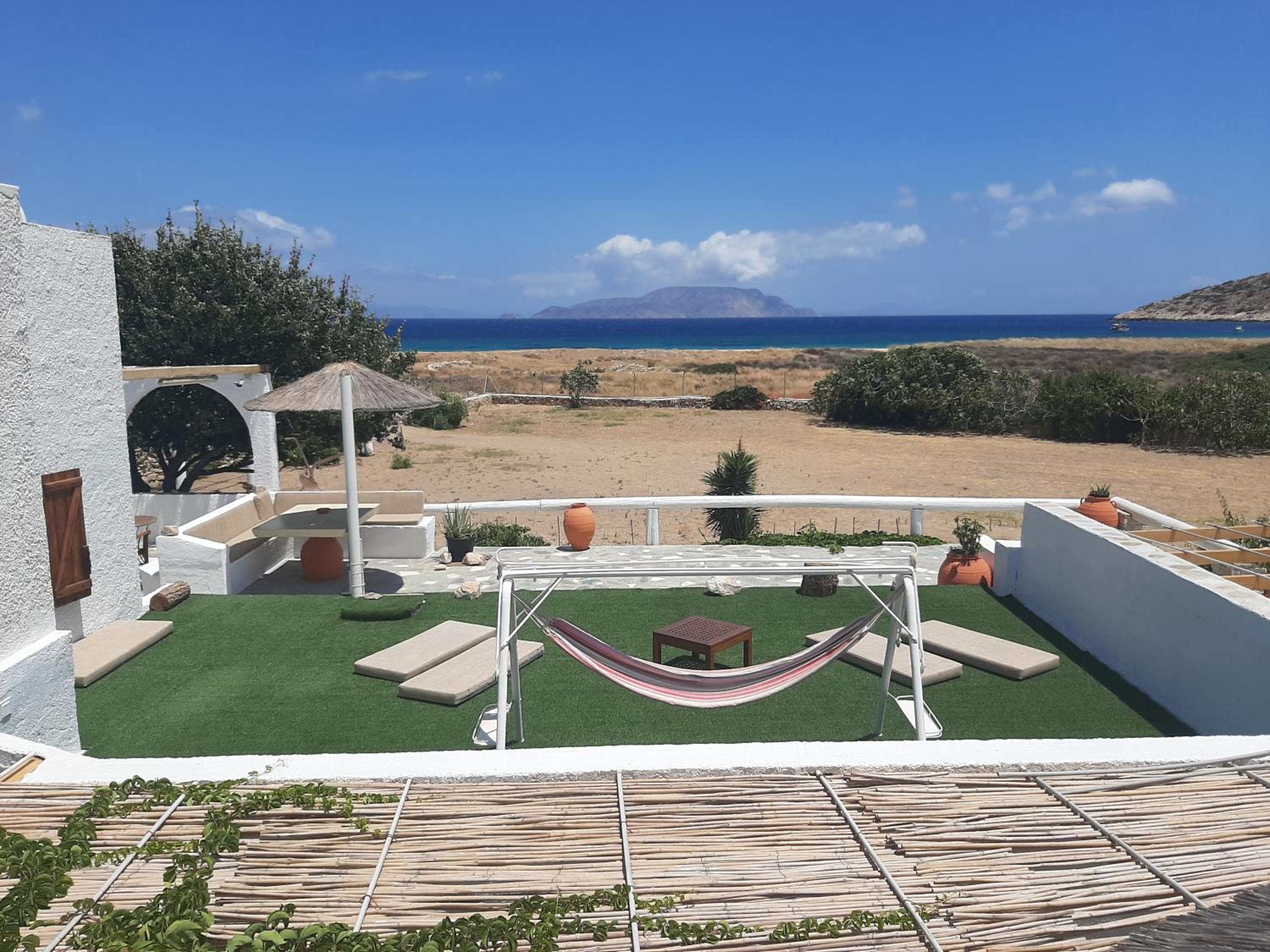 Traditional House by The Beach view 5