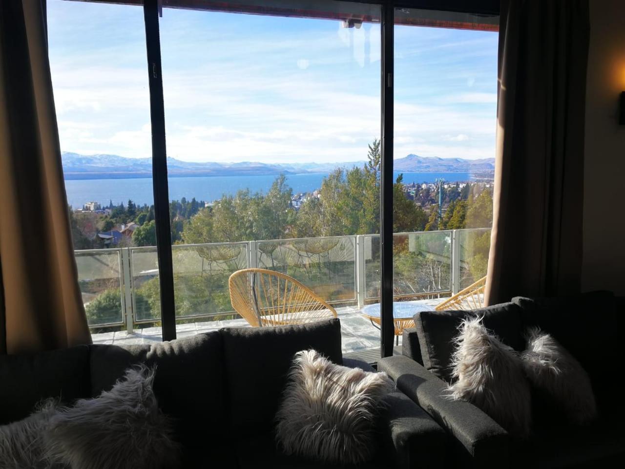 Casa Cerro Dorado vista al lago