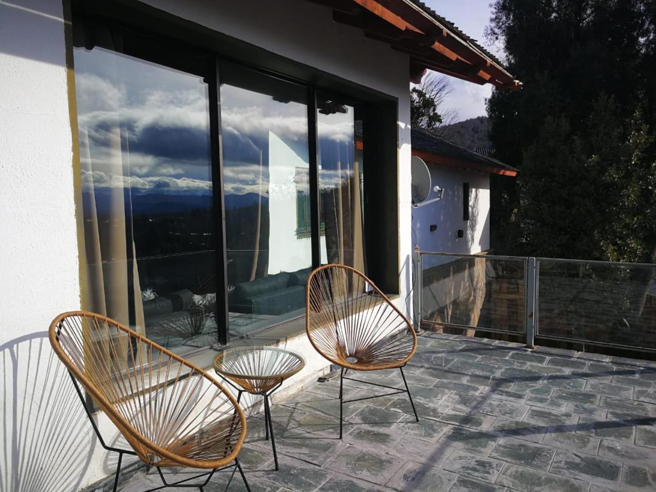 Casa Cerro Dorado vista al lago