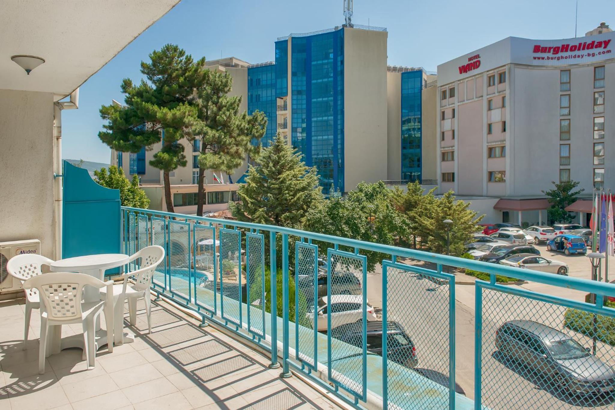 Top-located Beach Apartment with Balcony
