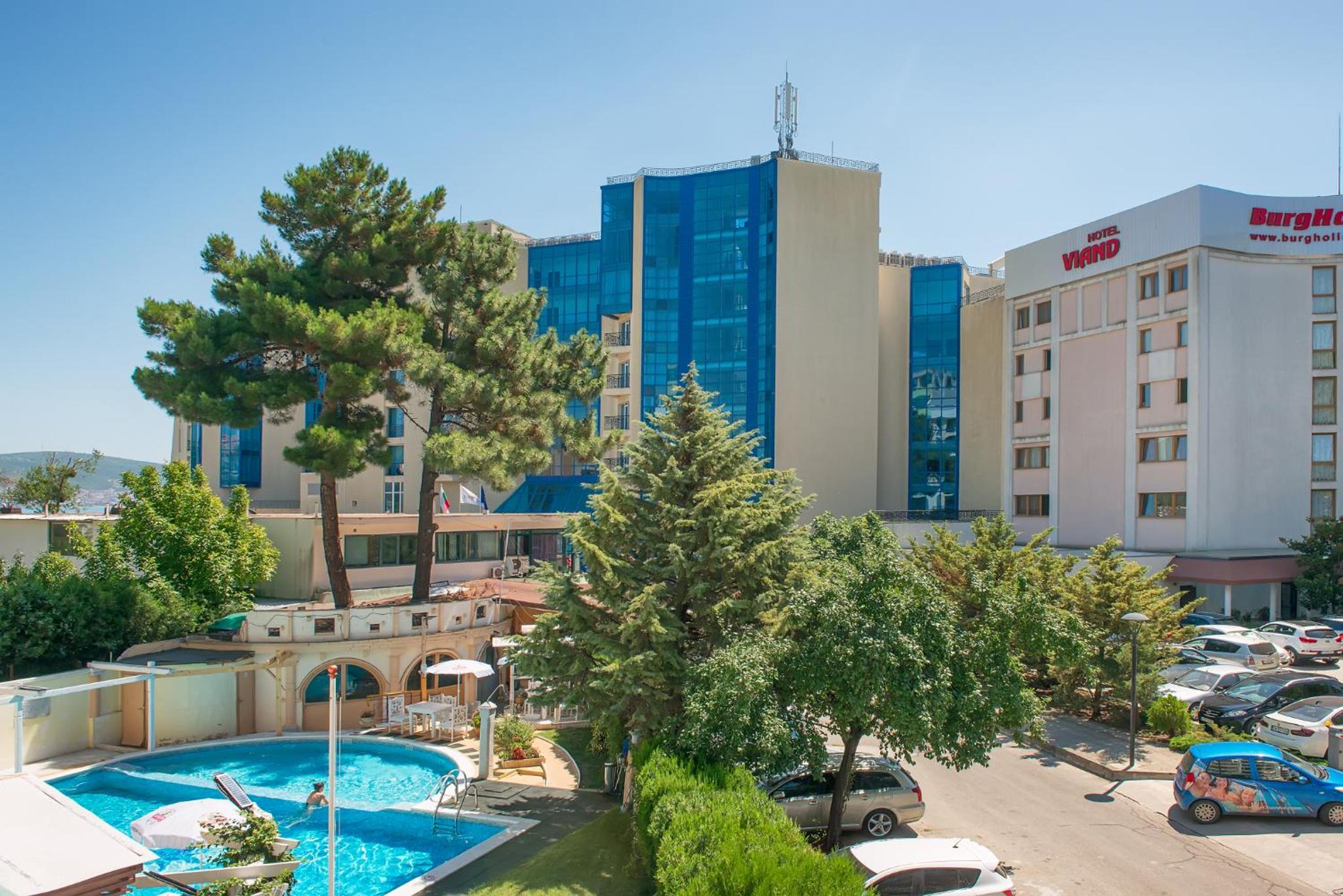 Top-located Beach Apartment with Balcony