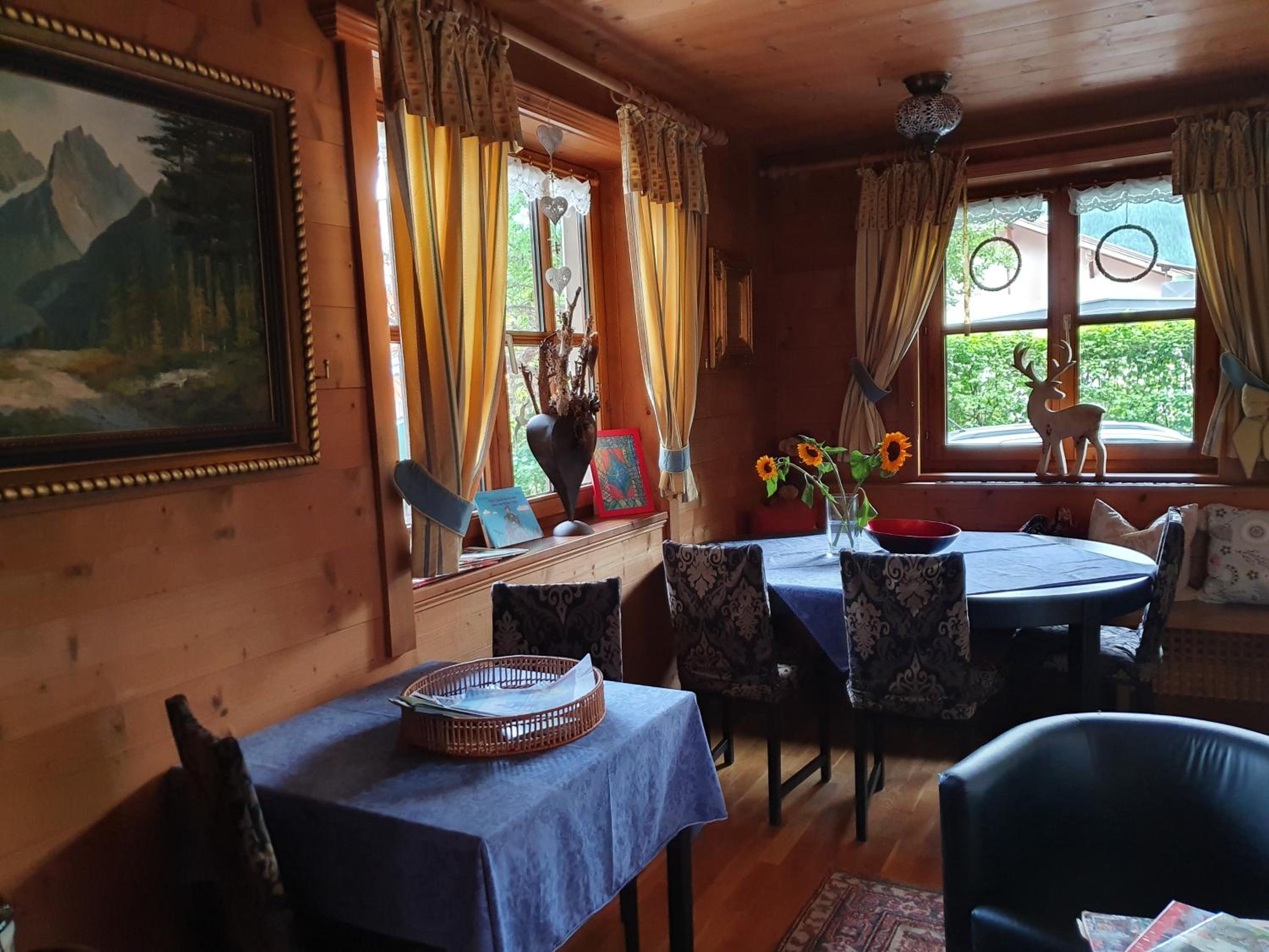 Appartement Pension Bäckenhäusl FERIENWOHNUNGEN Chalets Hütten Komfortzimmer