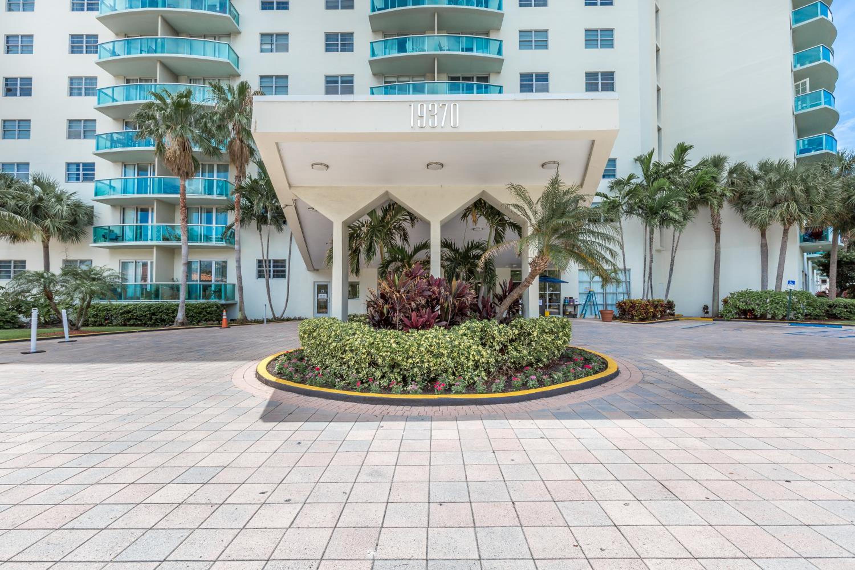 Ocean Reserve Luxury Condos Across from Sunny Isles Beach