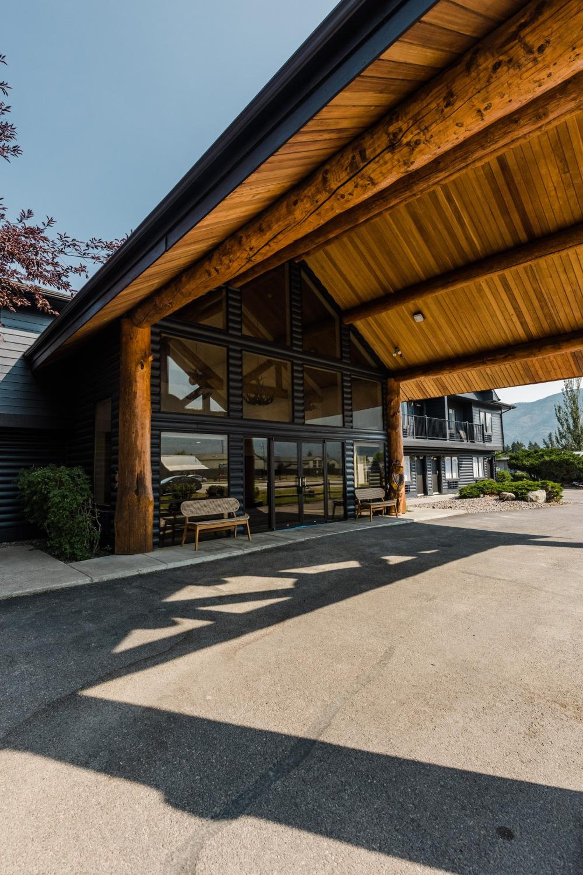 Hotel Wonderstone at Glacier - Image 1