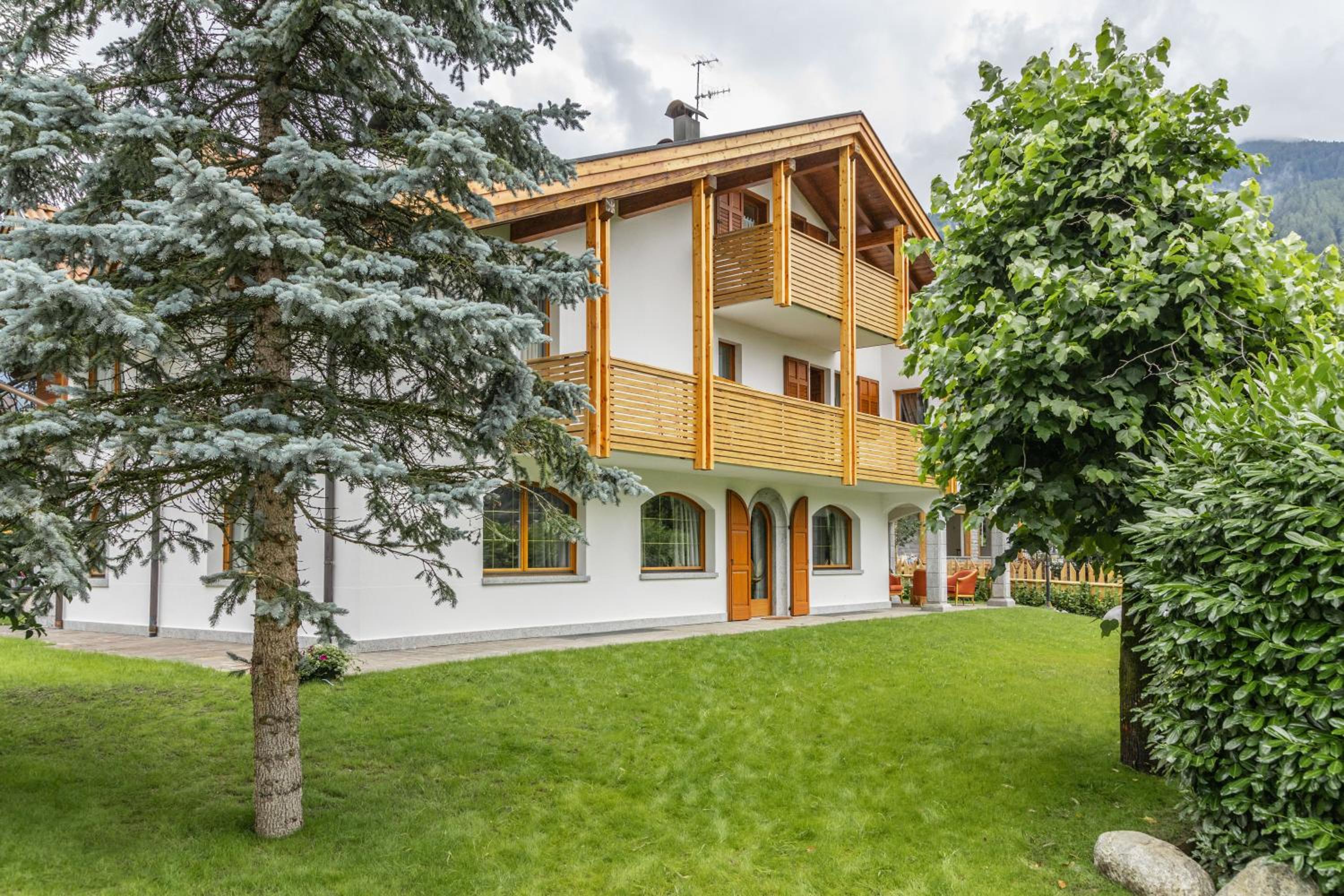 Chalet Mountain Plaza - Apt Garden view 2