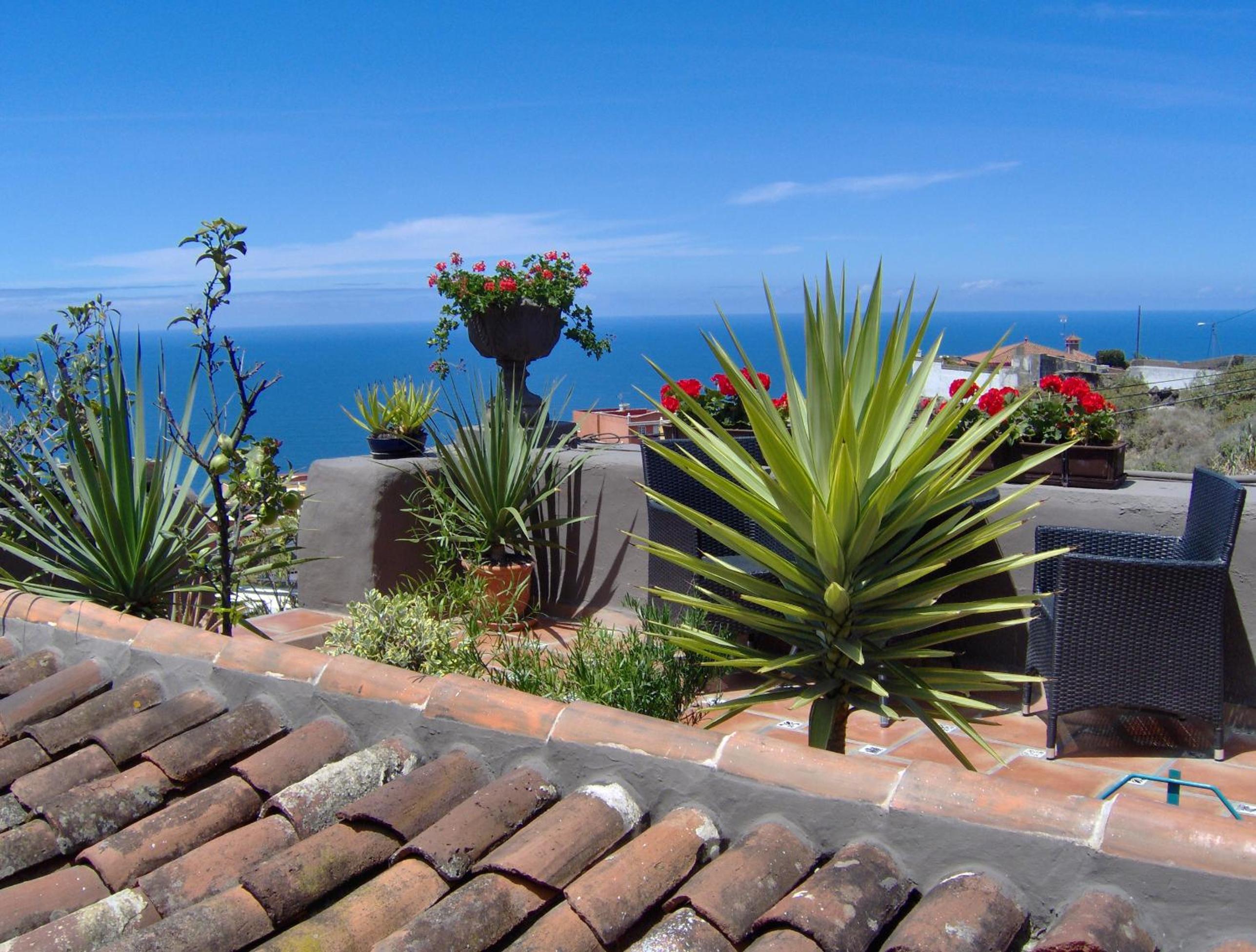 Mediterranean holiday home with small patio-terrace