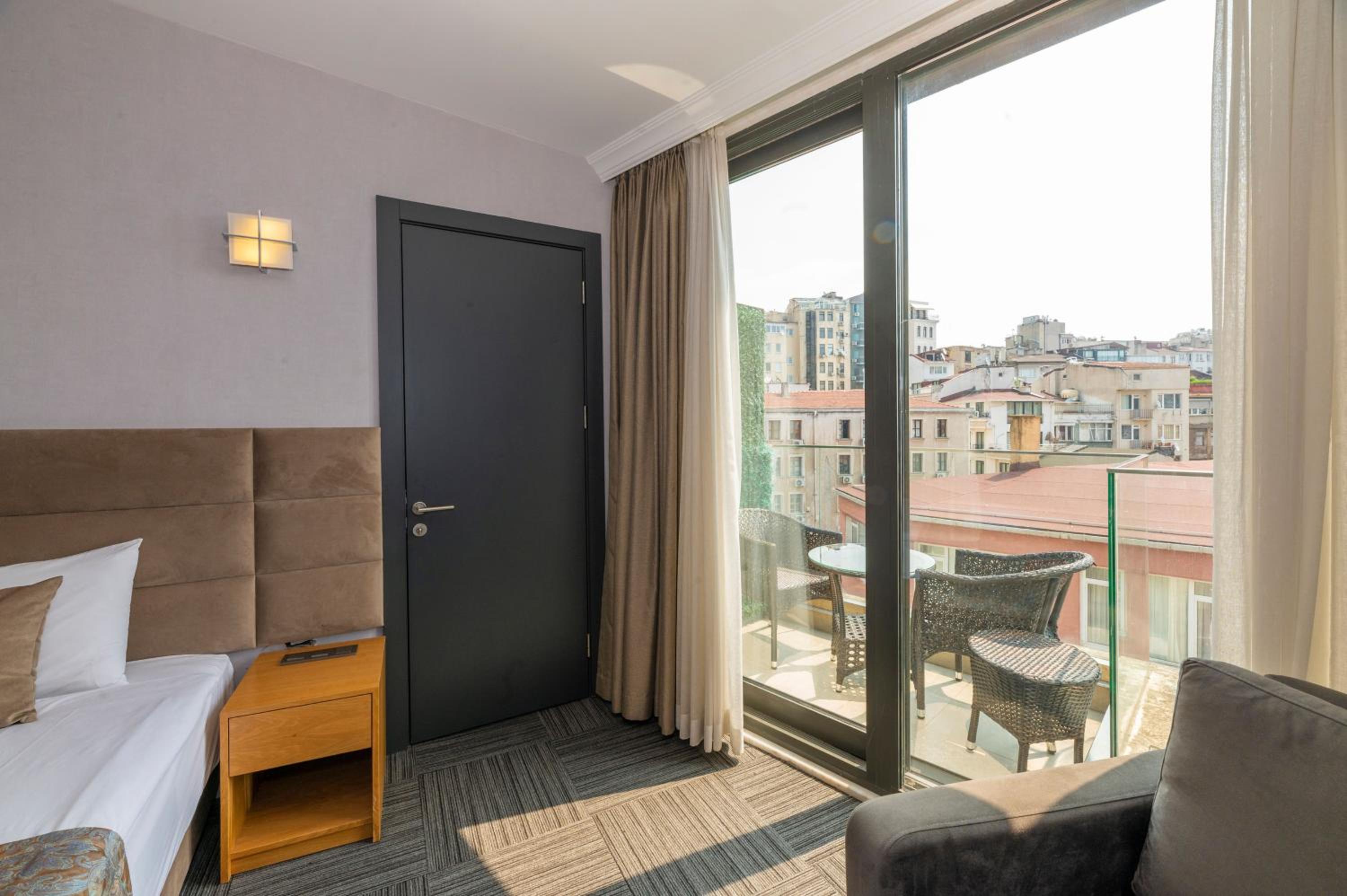 V Plus Taksim Otel - Image 11