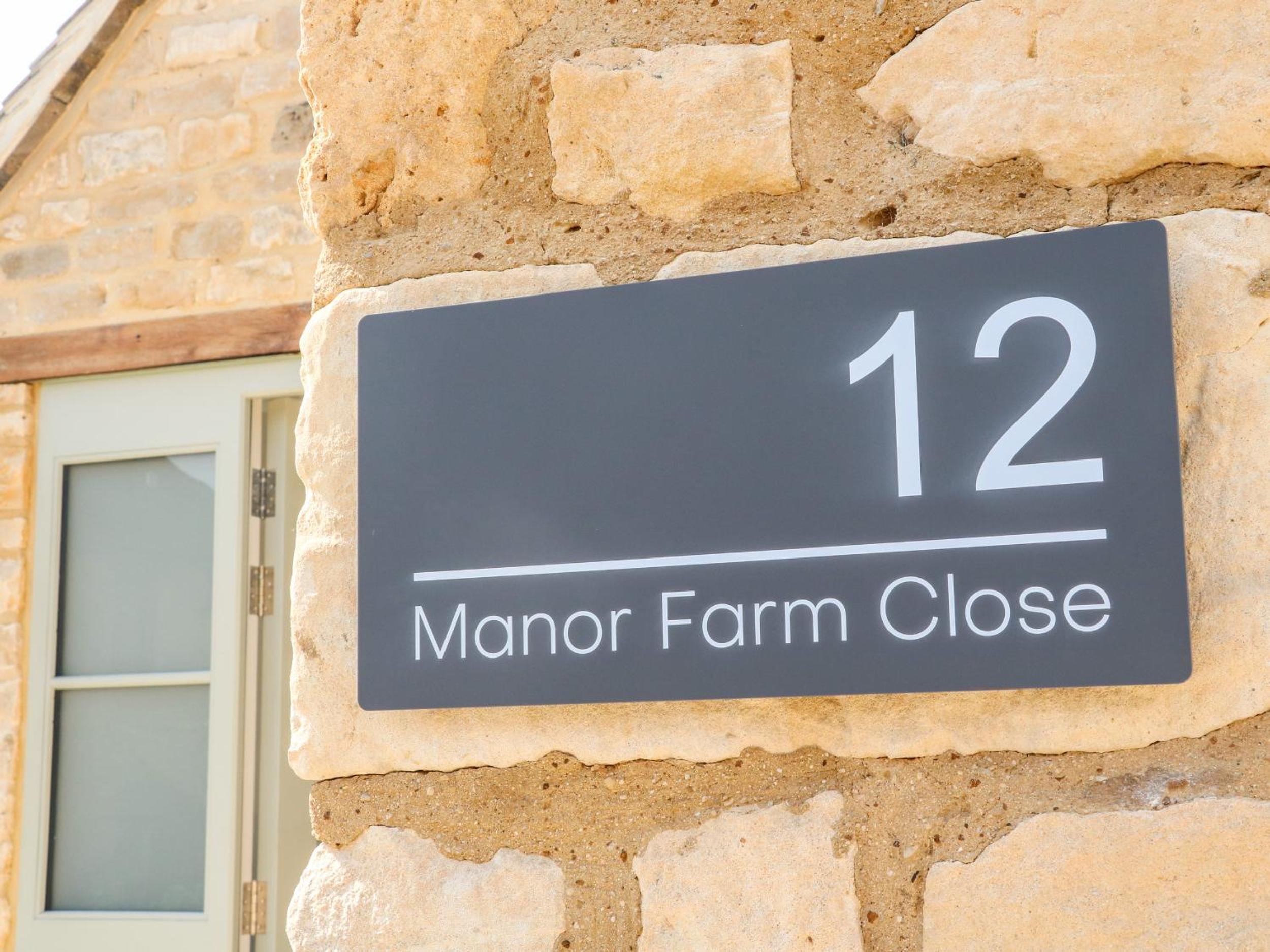 12 Manor Farm Close view 2
