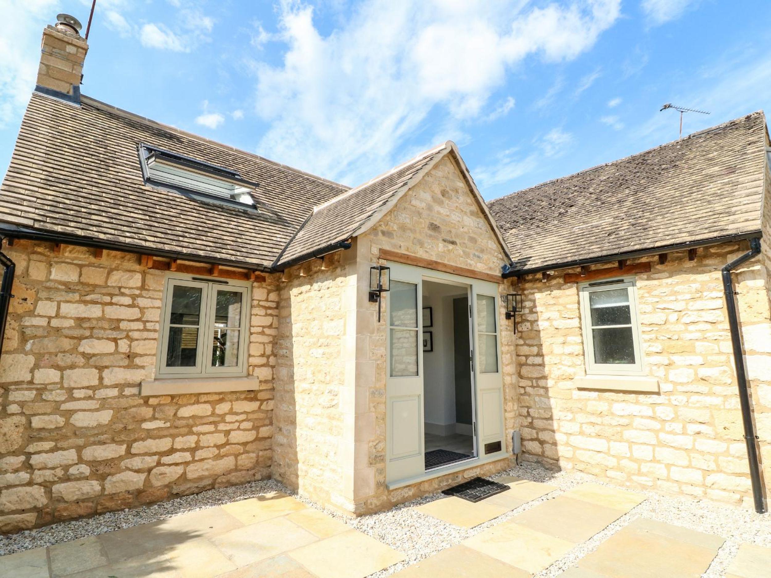 12 Manor Farm Close view 3