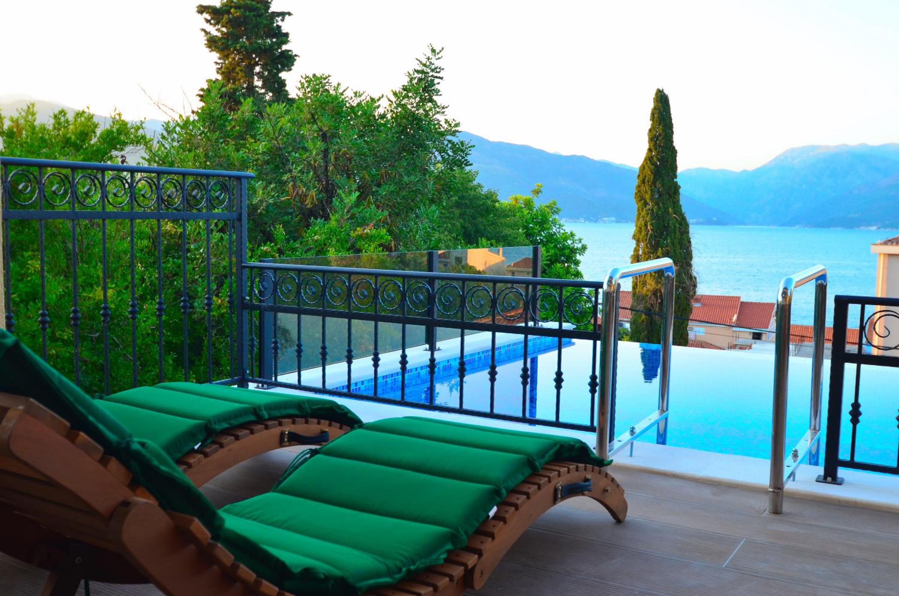 Leut Stone Residence view 5