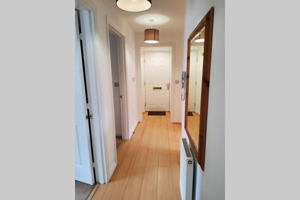 Warwick Vacations - Stylish 2 bed 2 bathroom apartment for up to 5 - Property Image 12