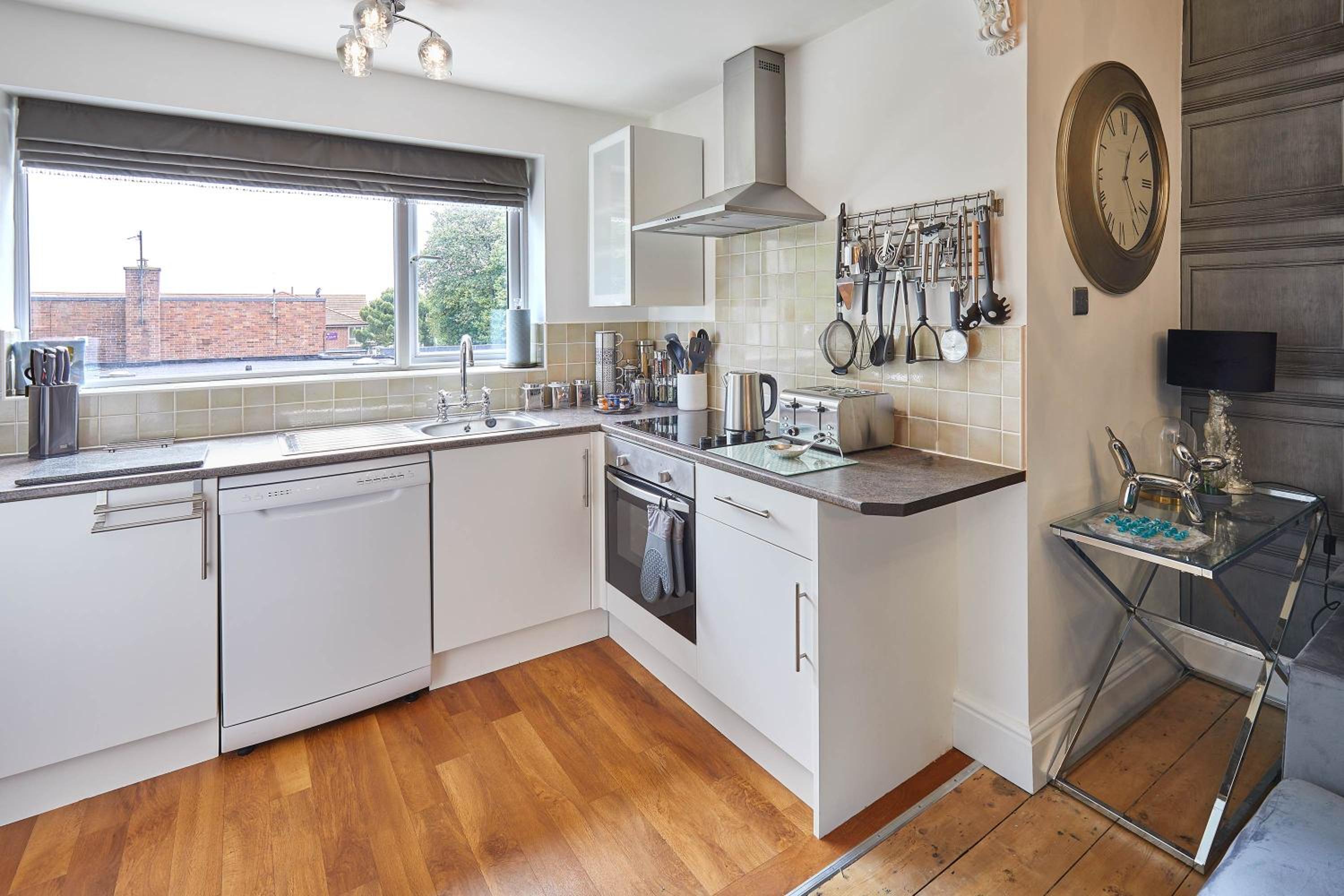 Host & Stay - Apartment 2, 15 Prospect Hill view 2