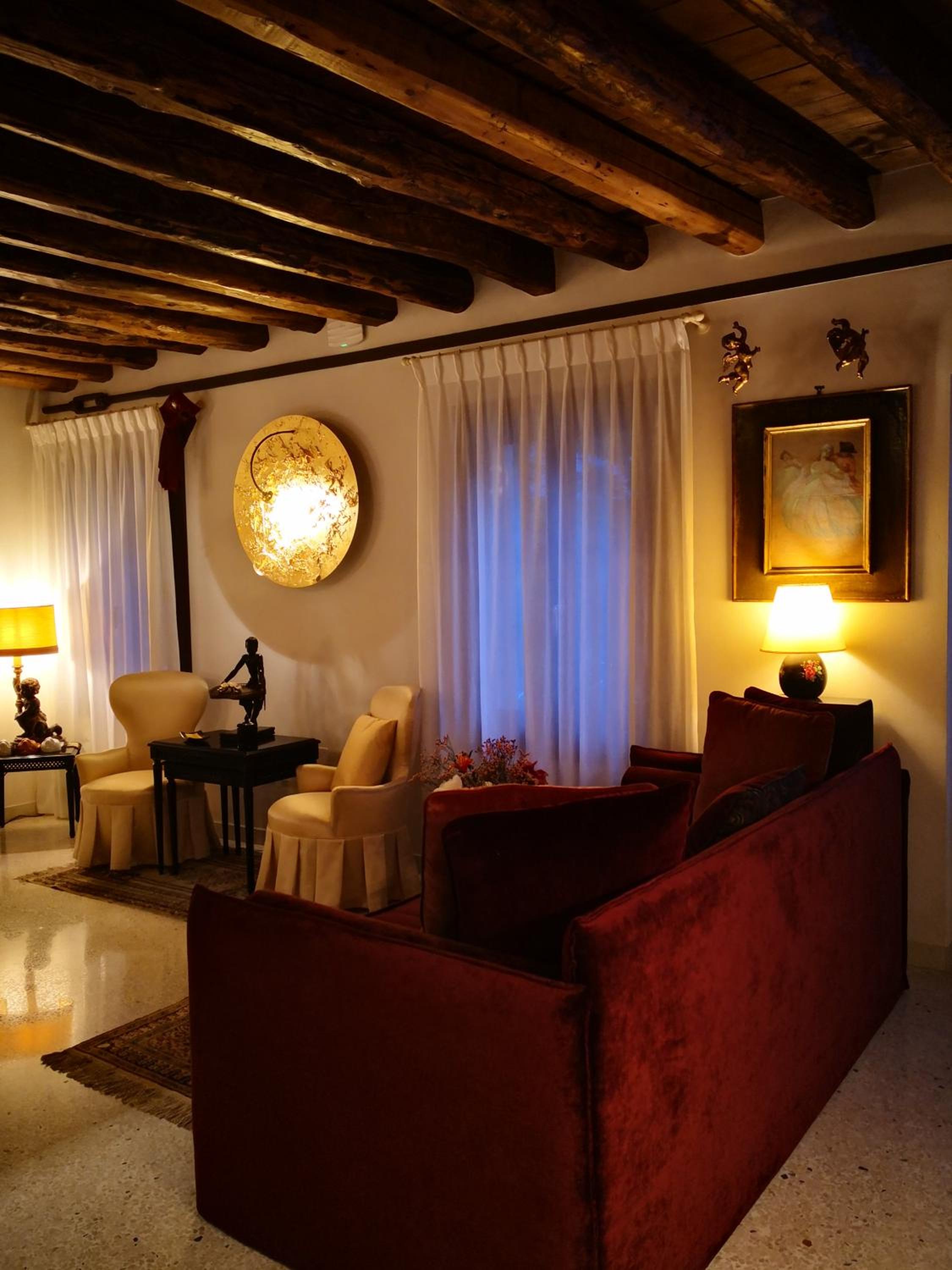 Cinqueteste Luxury Home