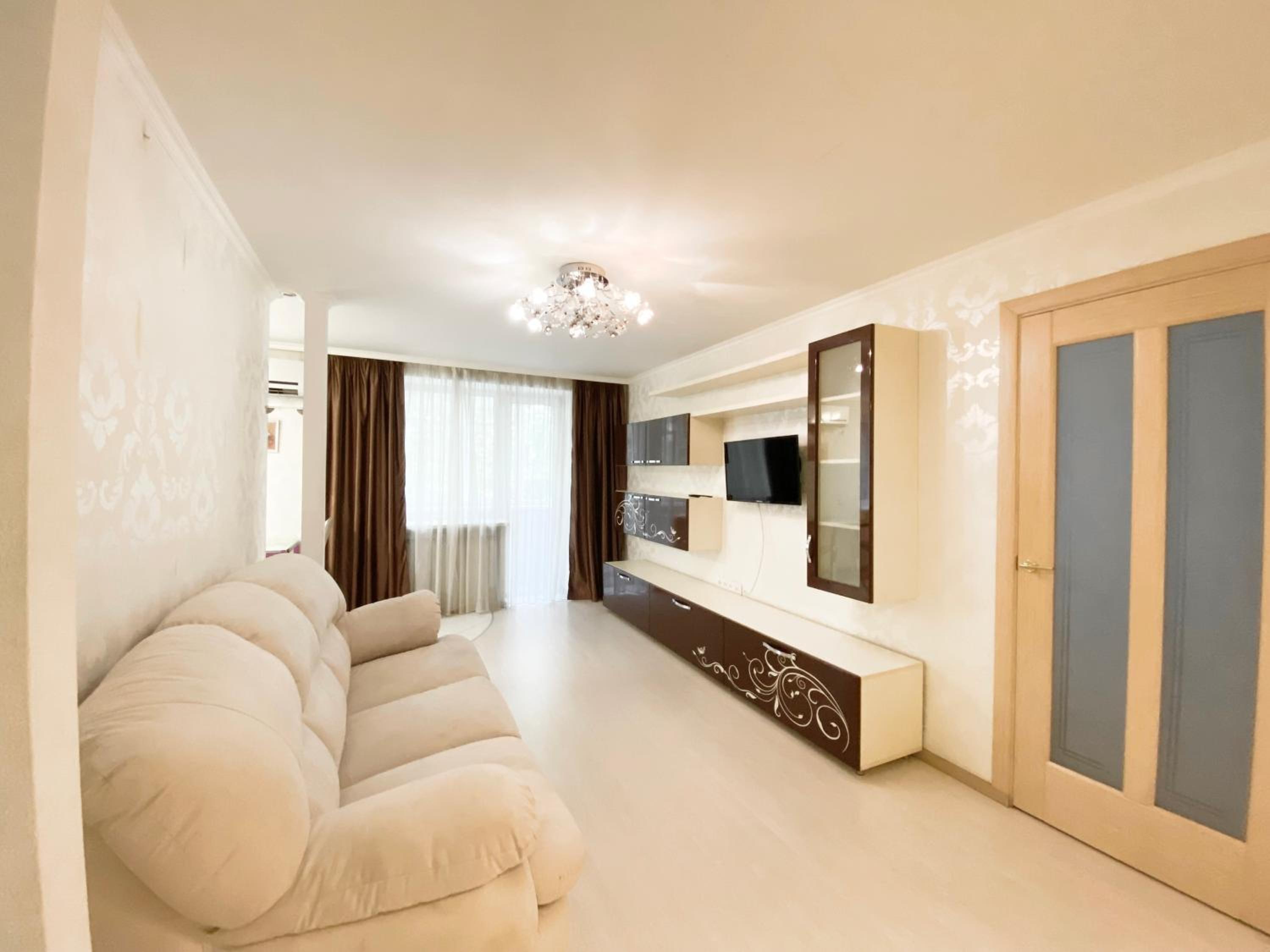 Beautiful 1-bedroom near Most City Center view 2