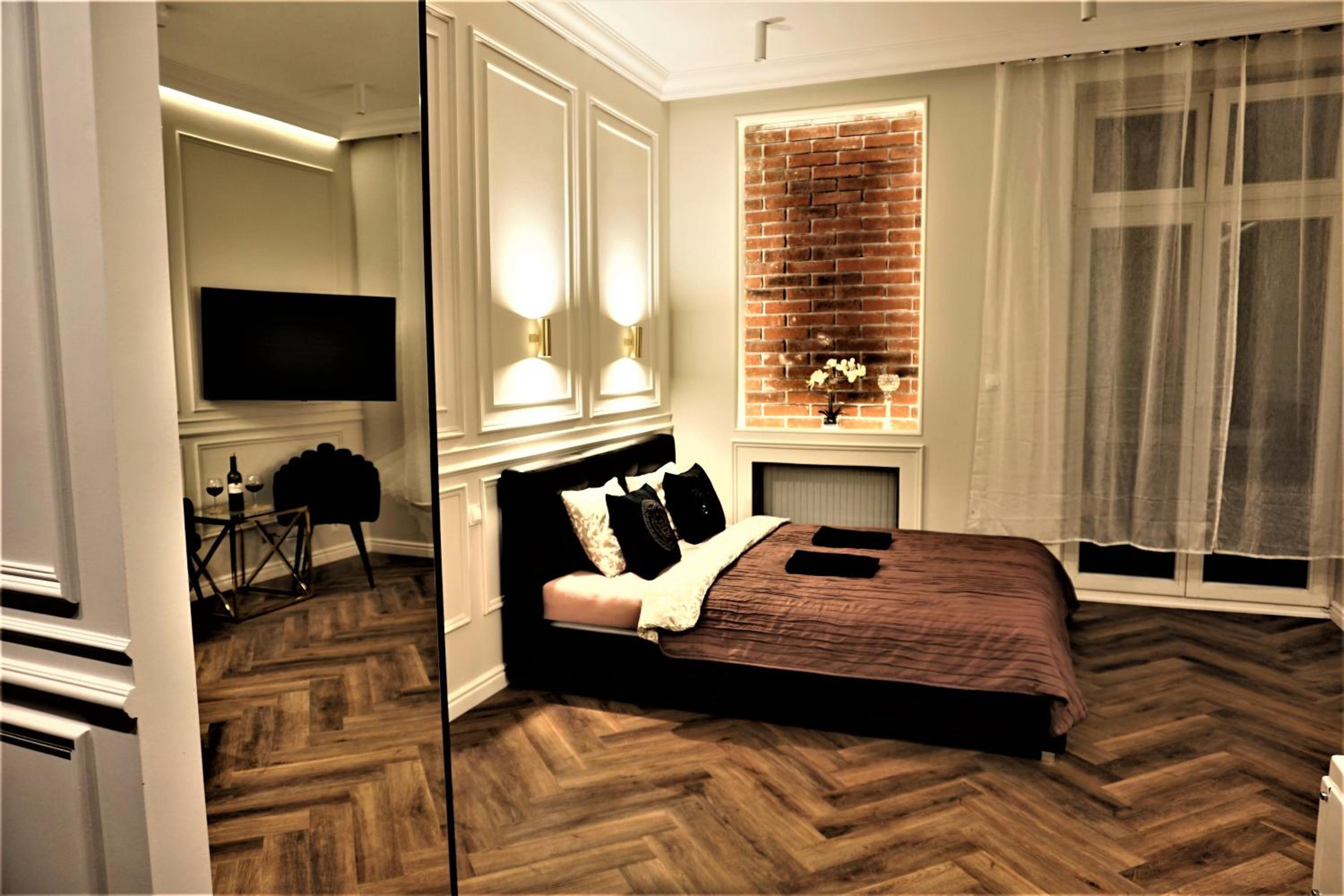 Luxury Jacuzzi Apartment view 4