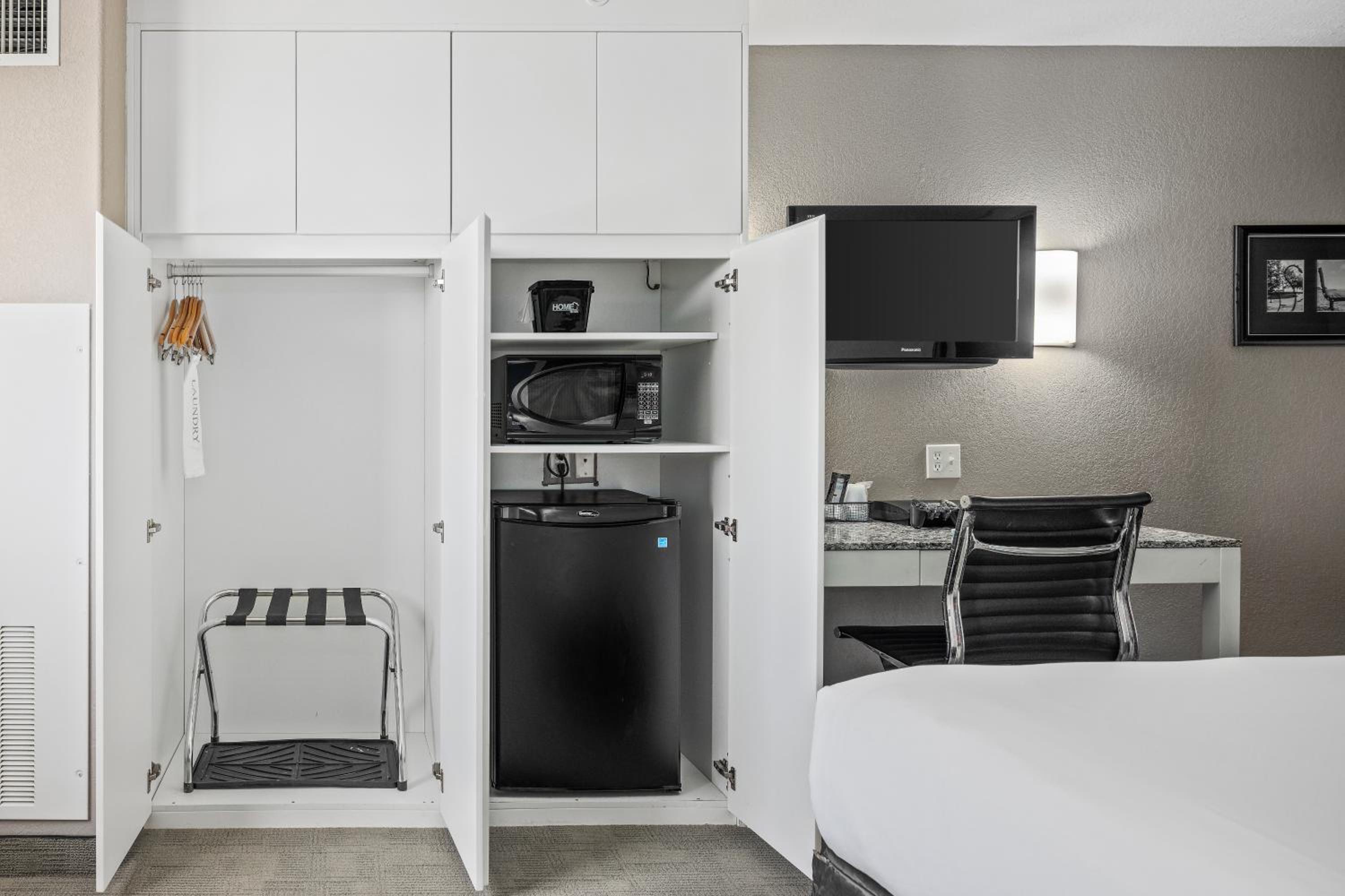 Prairie Crest Medicine Hat by IHG view 5