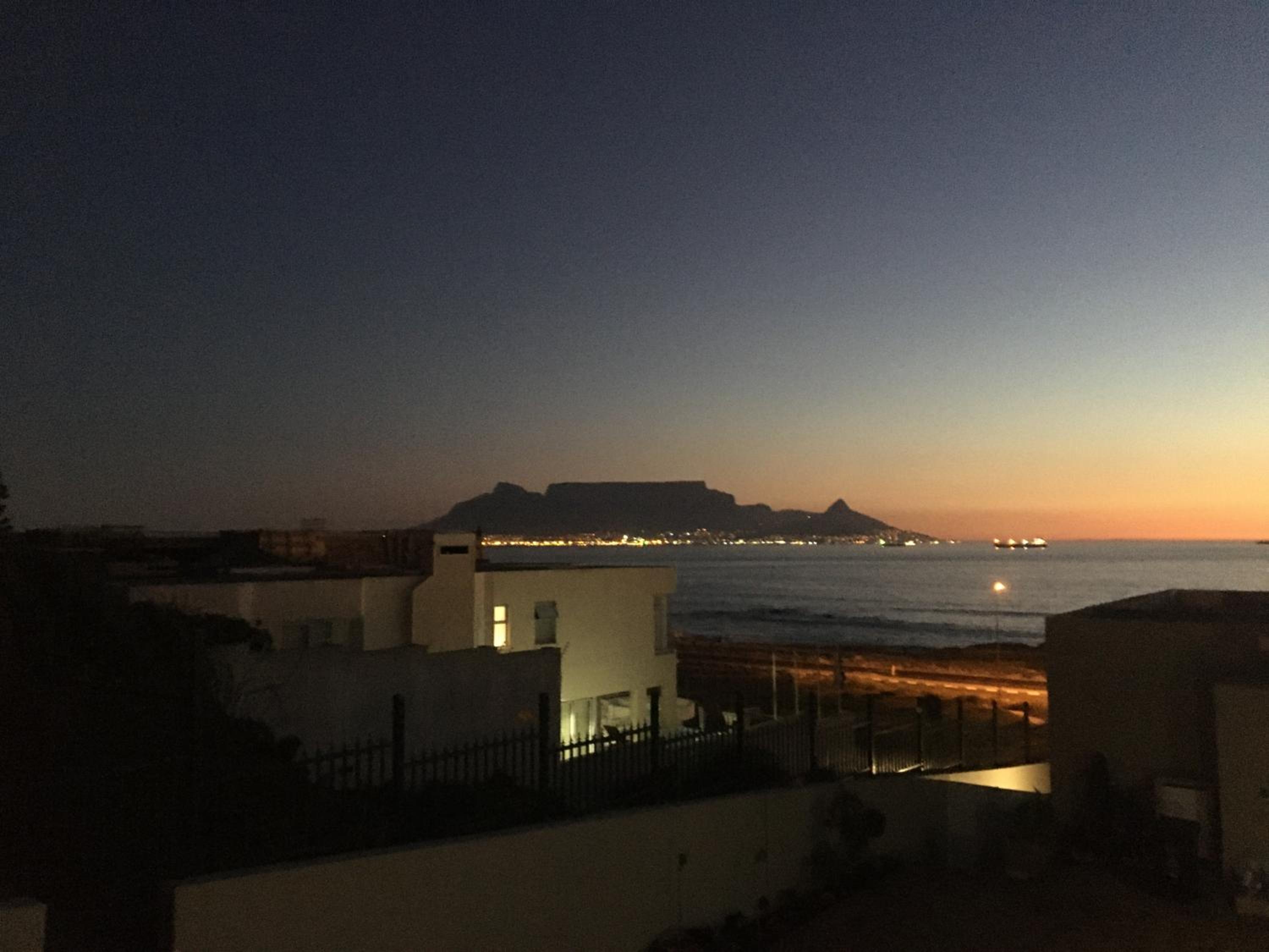 2WhiteWaters Bloubergstrand Homestay view 2