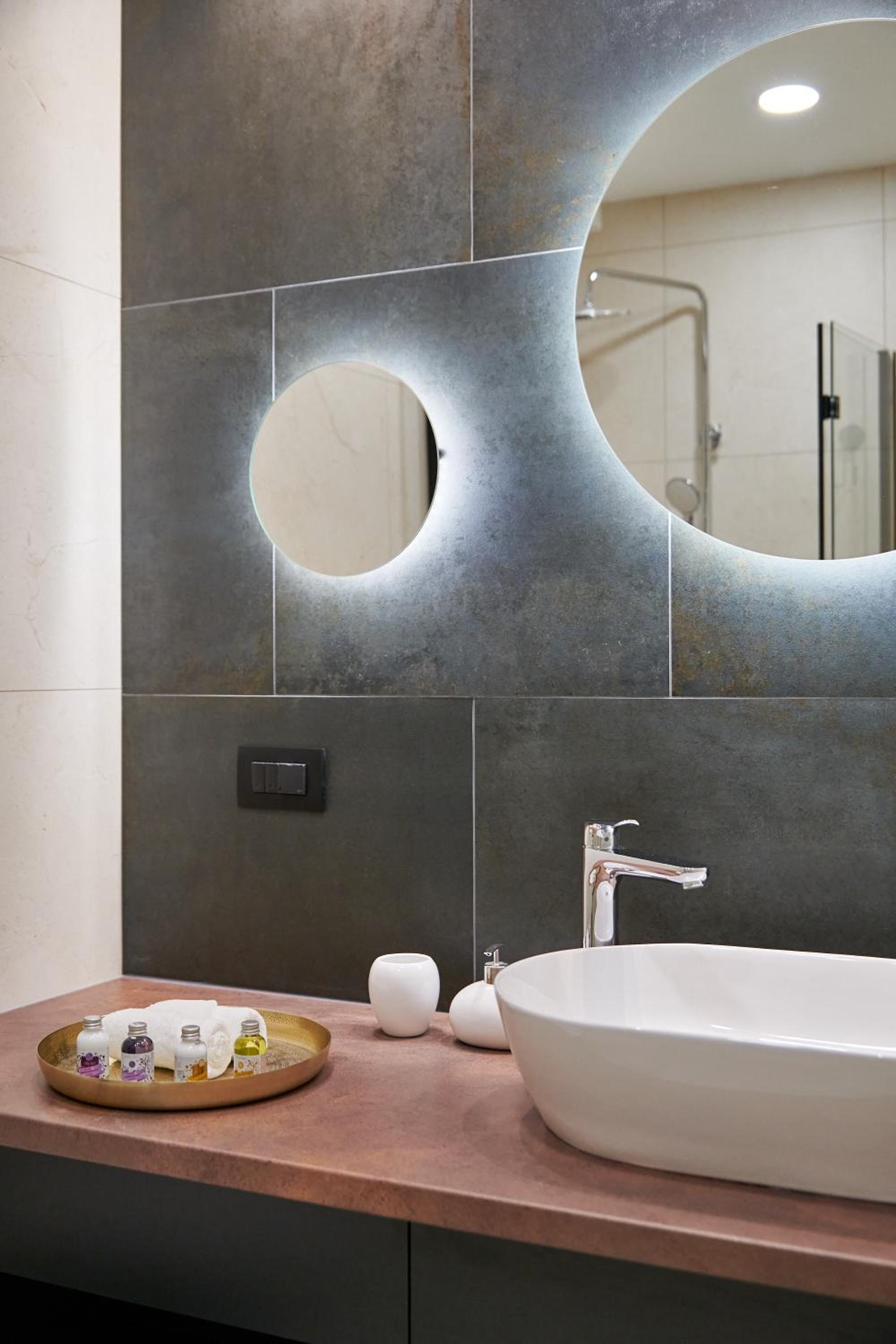 Artium Luxury Apartment