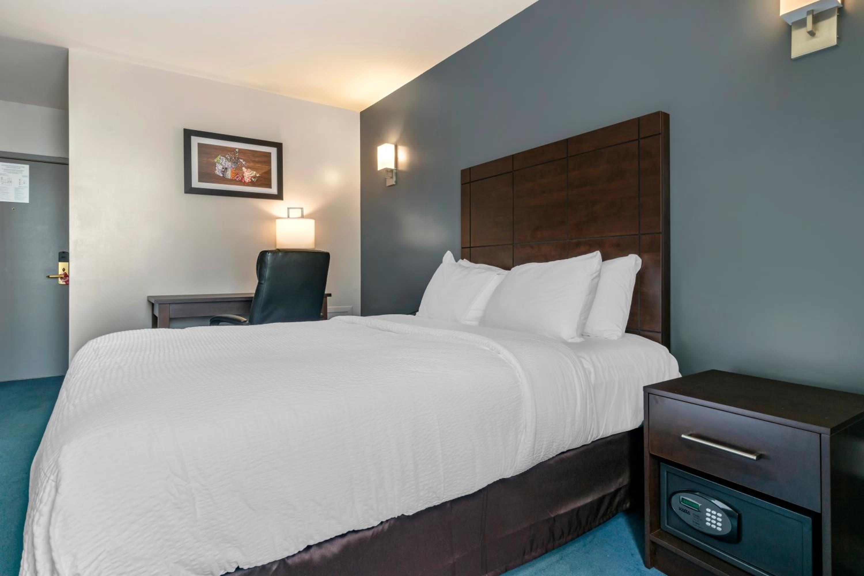 Econo Lodge-3