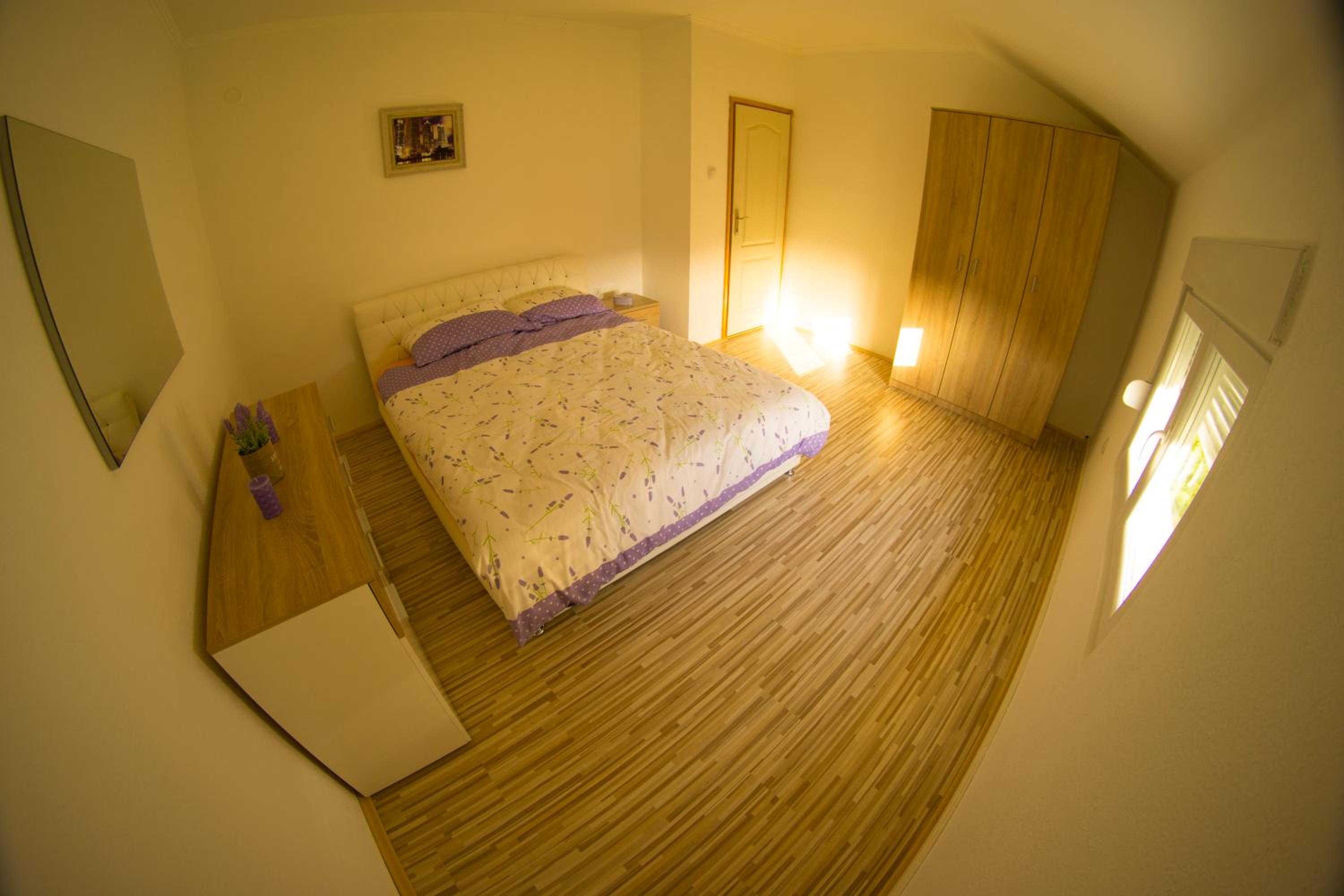 Photo 52