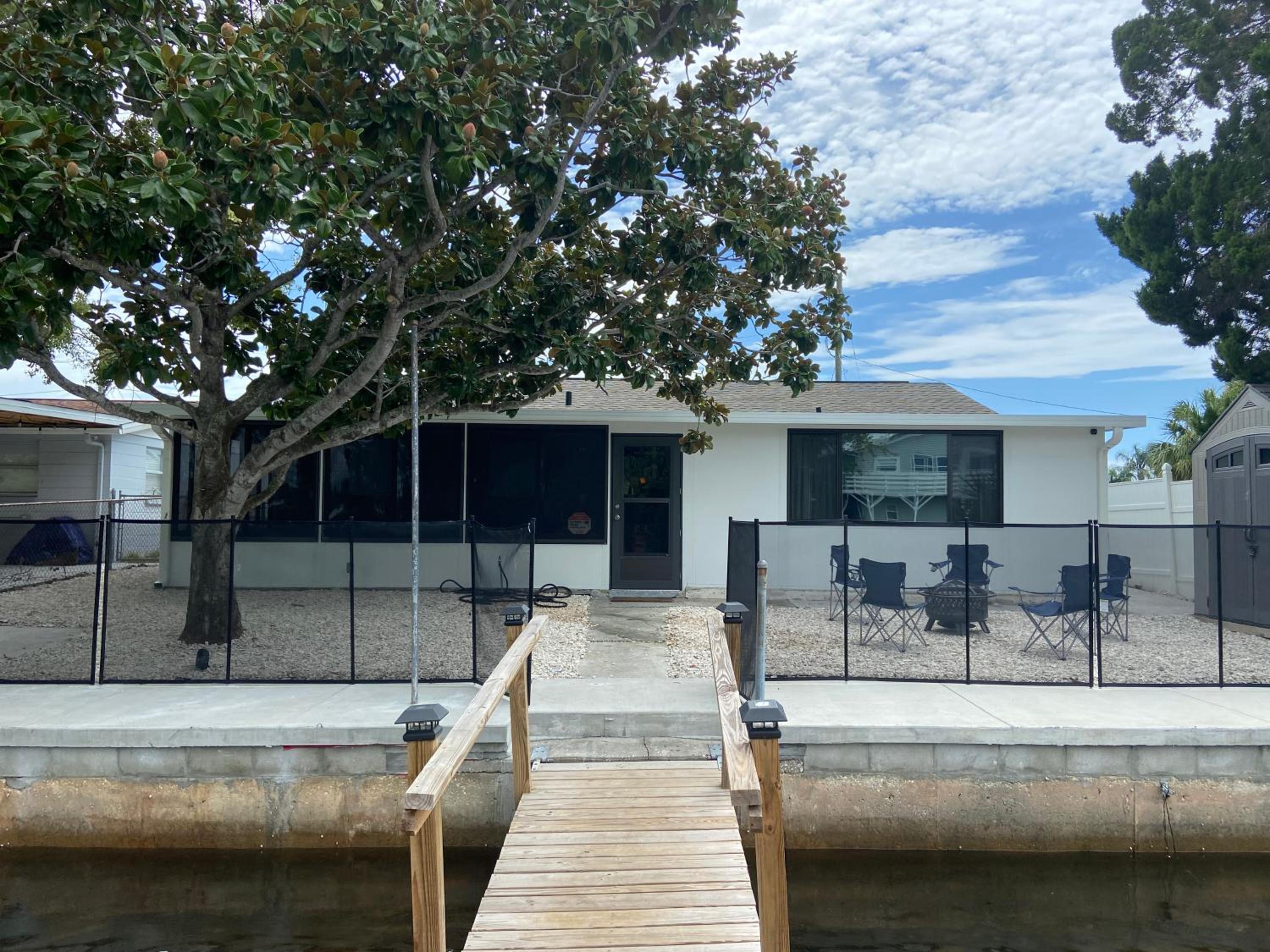 Gorgeous Seaside Seashell Cottage! view 4