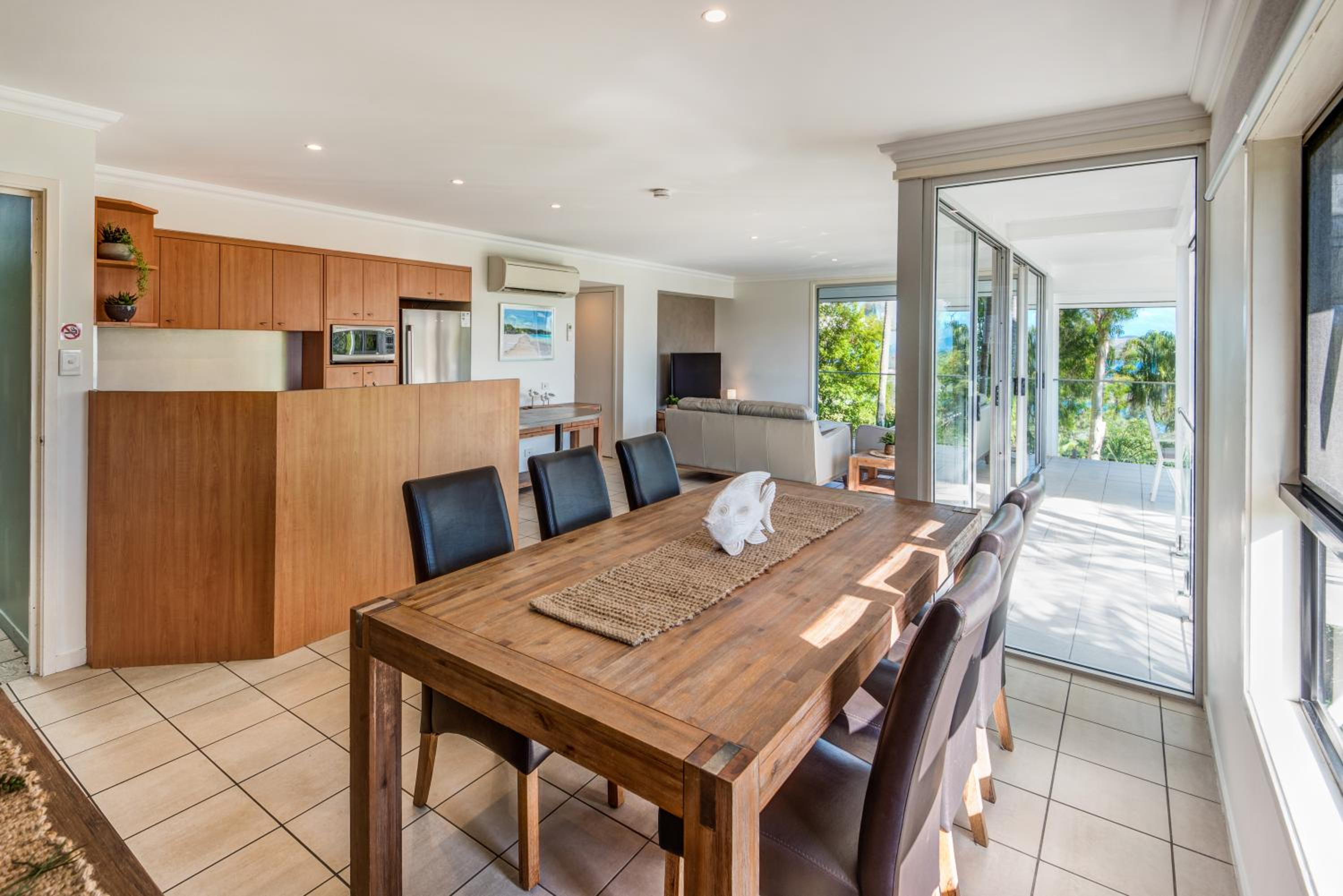 Oasis Apartments on Hamilton Island by HIHA