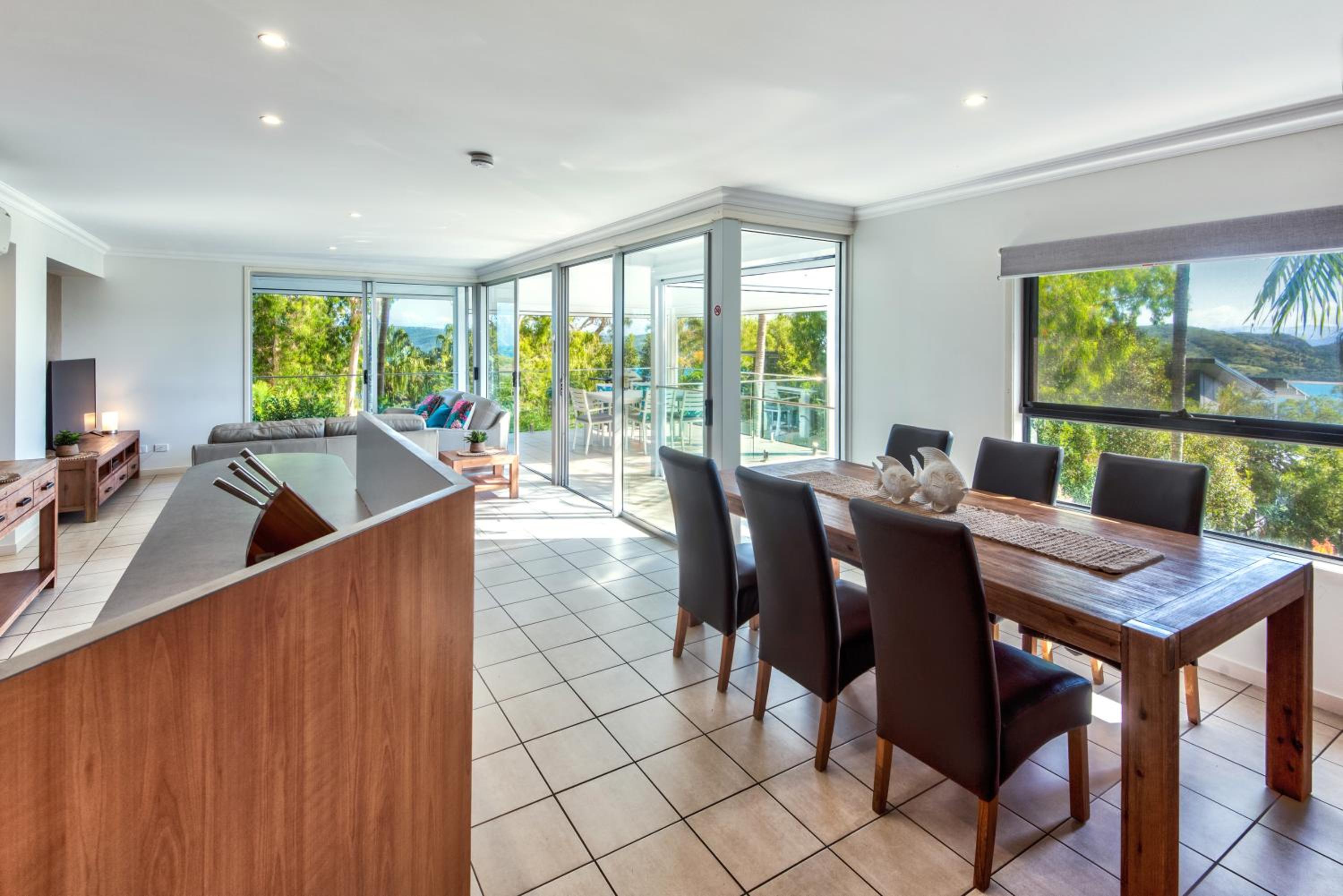 Oasis Apartments on Hamilton Island by HIHA