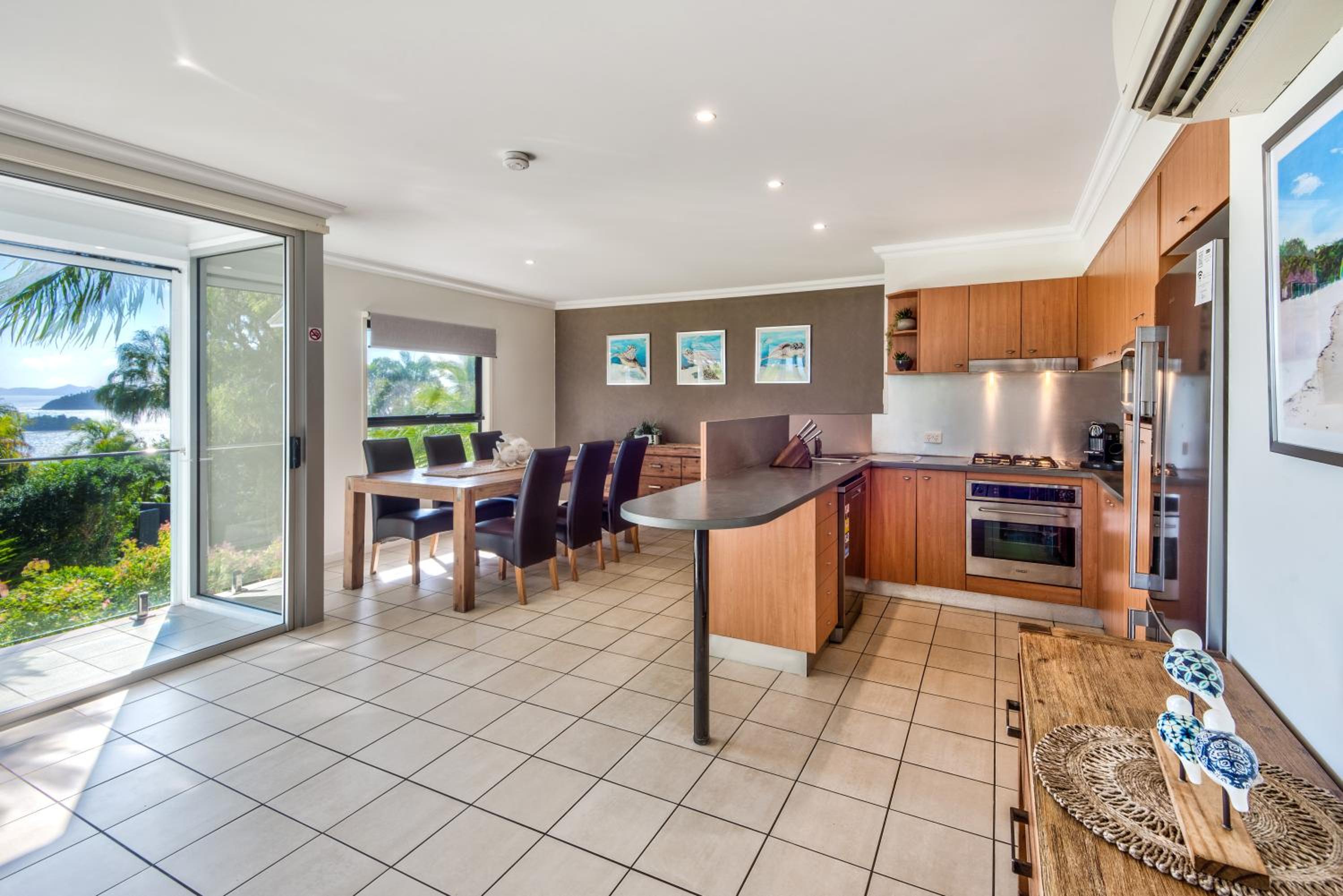 Oasis Apartments on Hamilton Island by HIHA