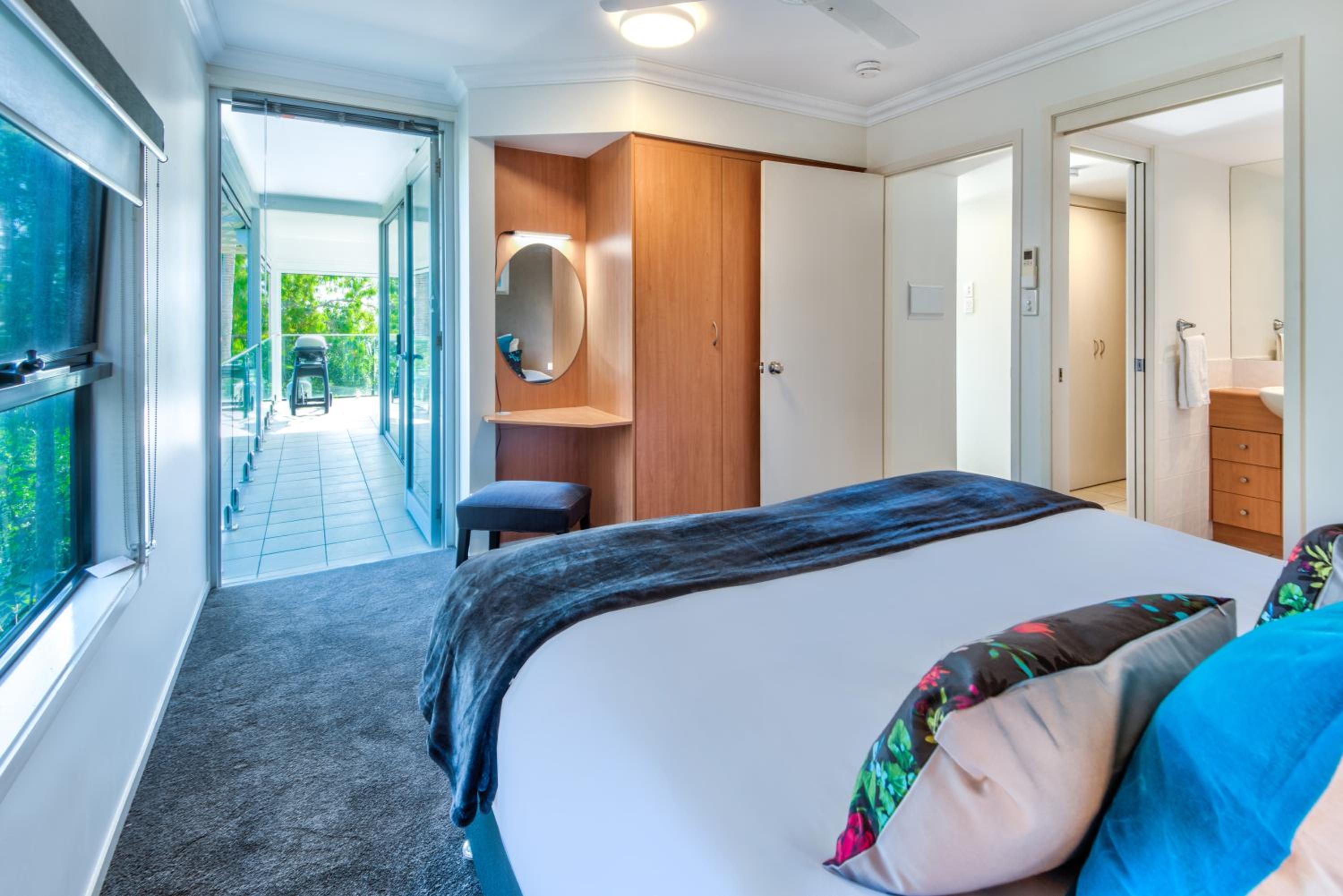 Oasis Apartments on Hamilton Island by HIHA