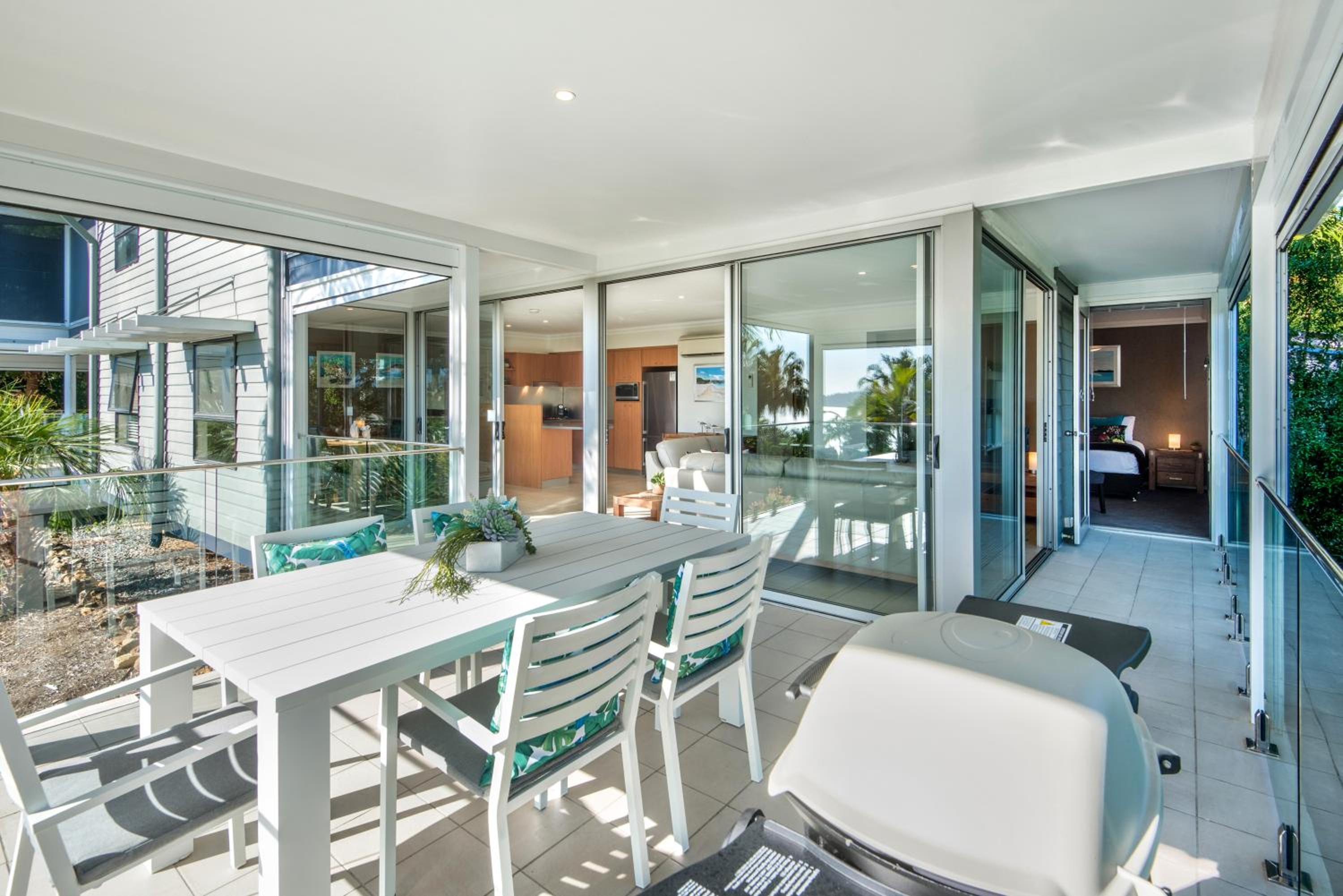 Oasis Apartments on Hamilton Island by HIHA