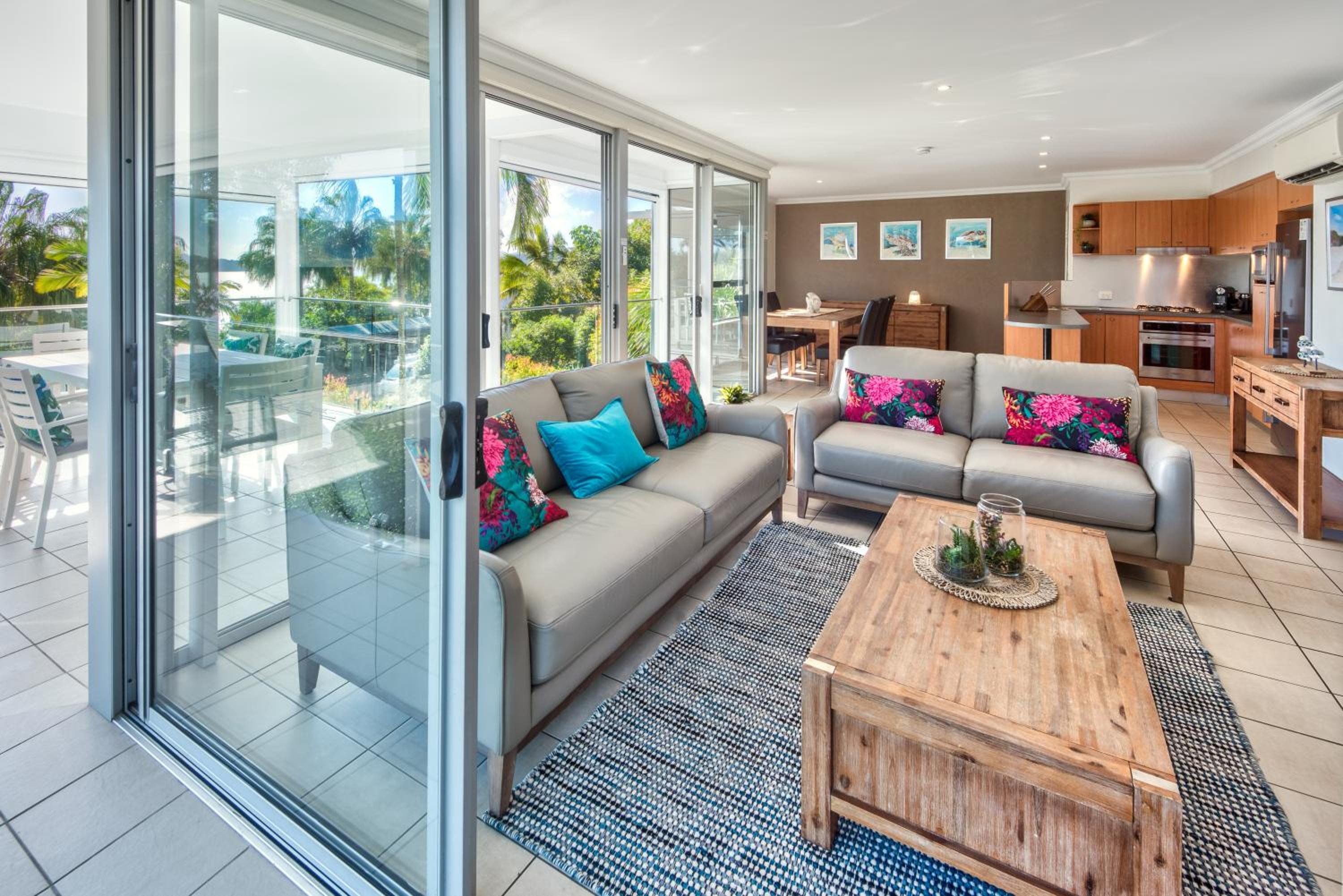 Oasis Apartments on Hamilton Island by HIHA