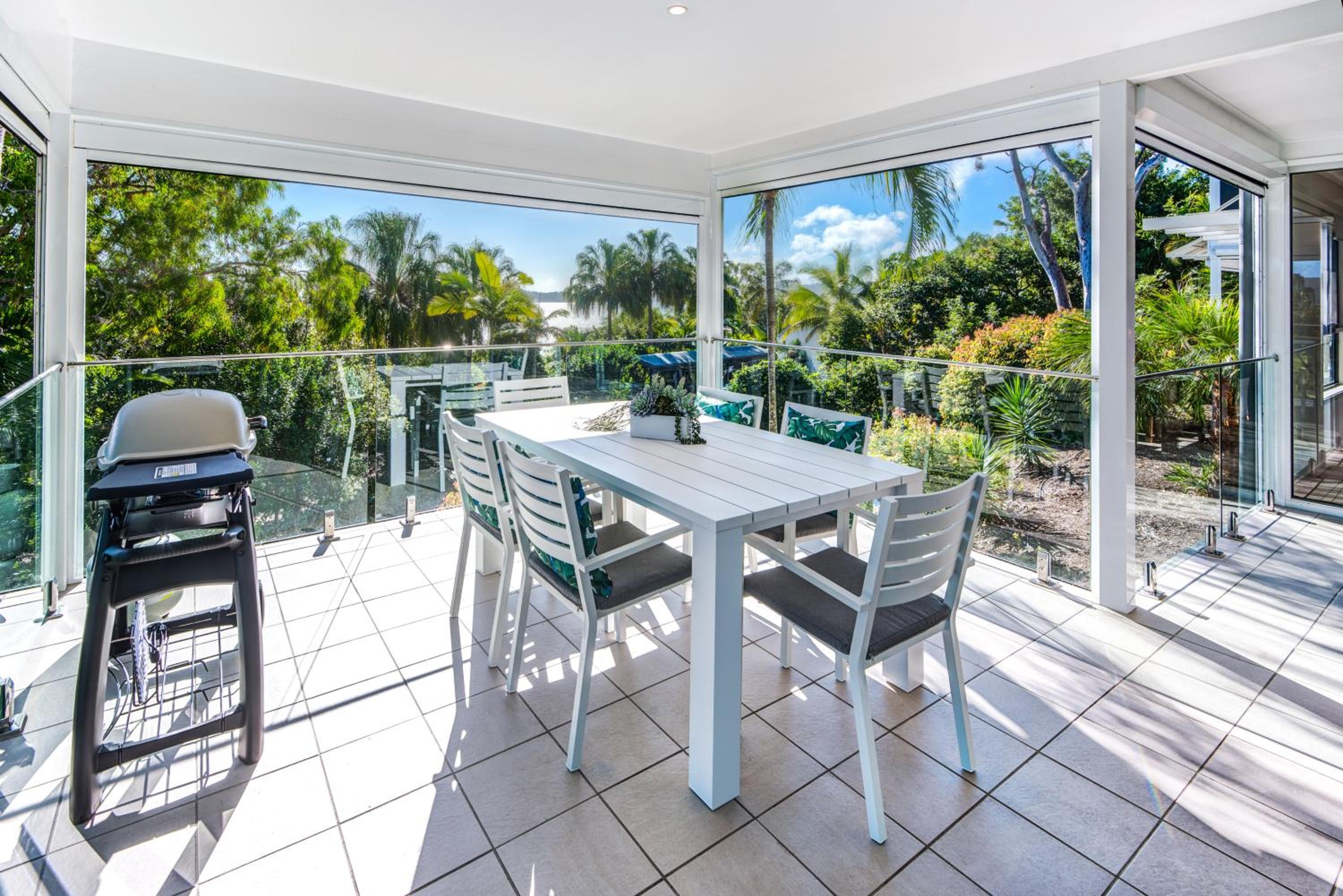 Oasis Apartments on Hamilton Island by HIHA