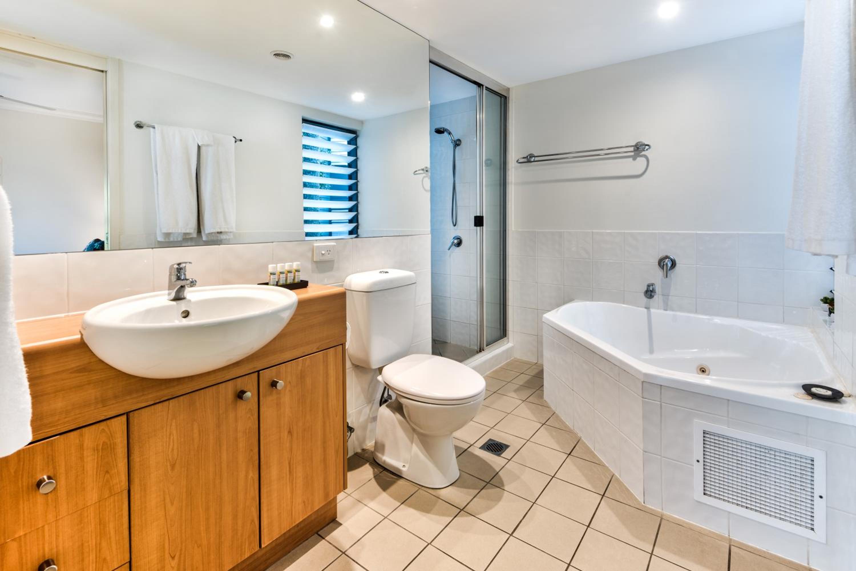 Oasis Apartments on Hamilton Island by HIHA