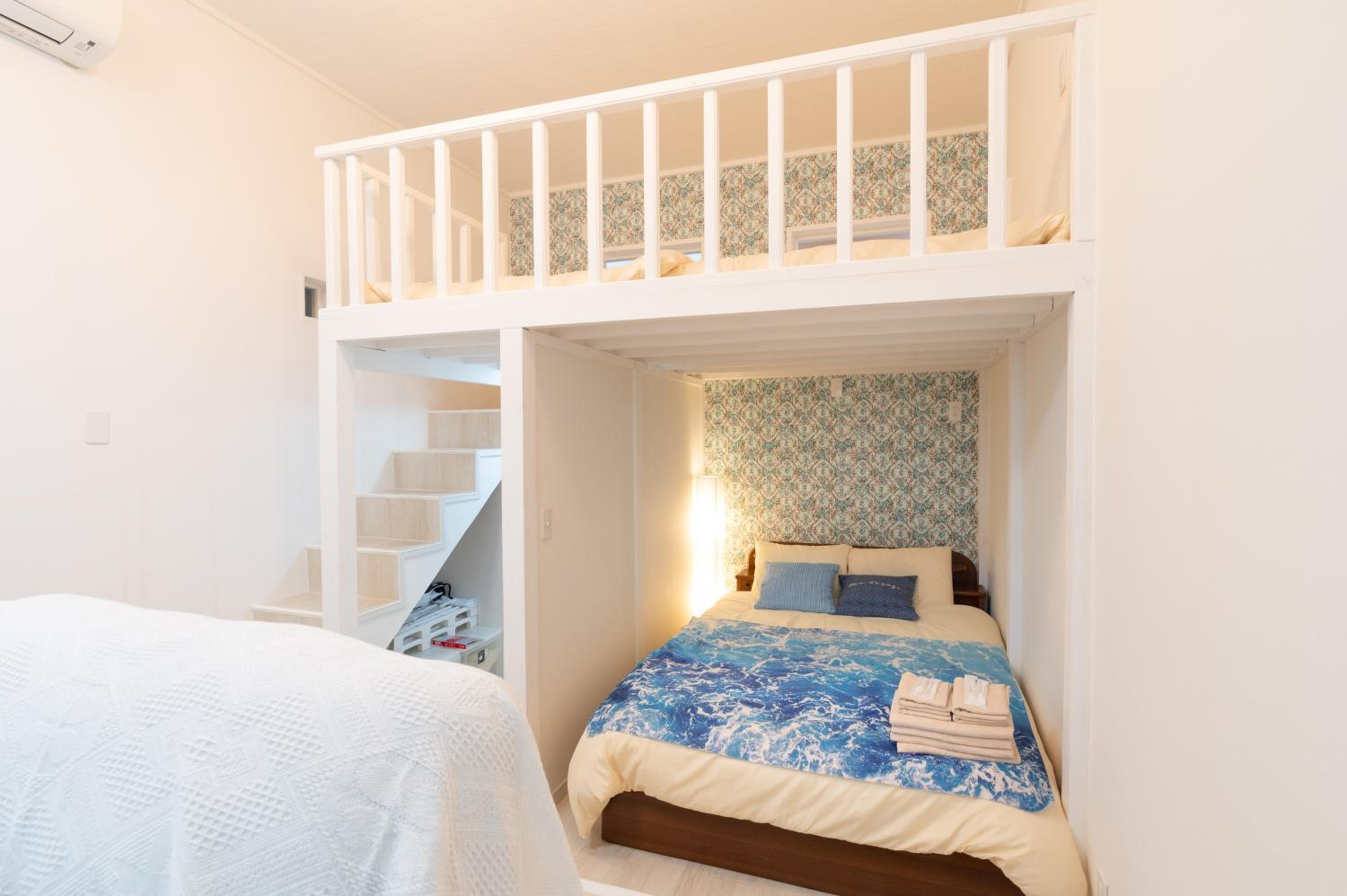 Maximum of 18 people can be rented in one building 3 minutes walk to Tomari Port 10 minutes drive to the airport No parking lot 30 seconds walk from paid p view 3