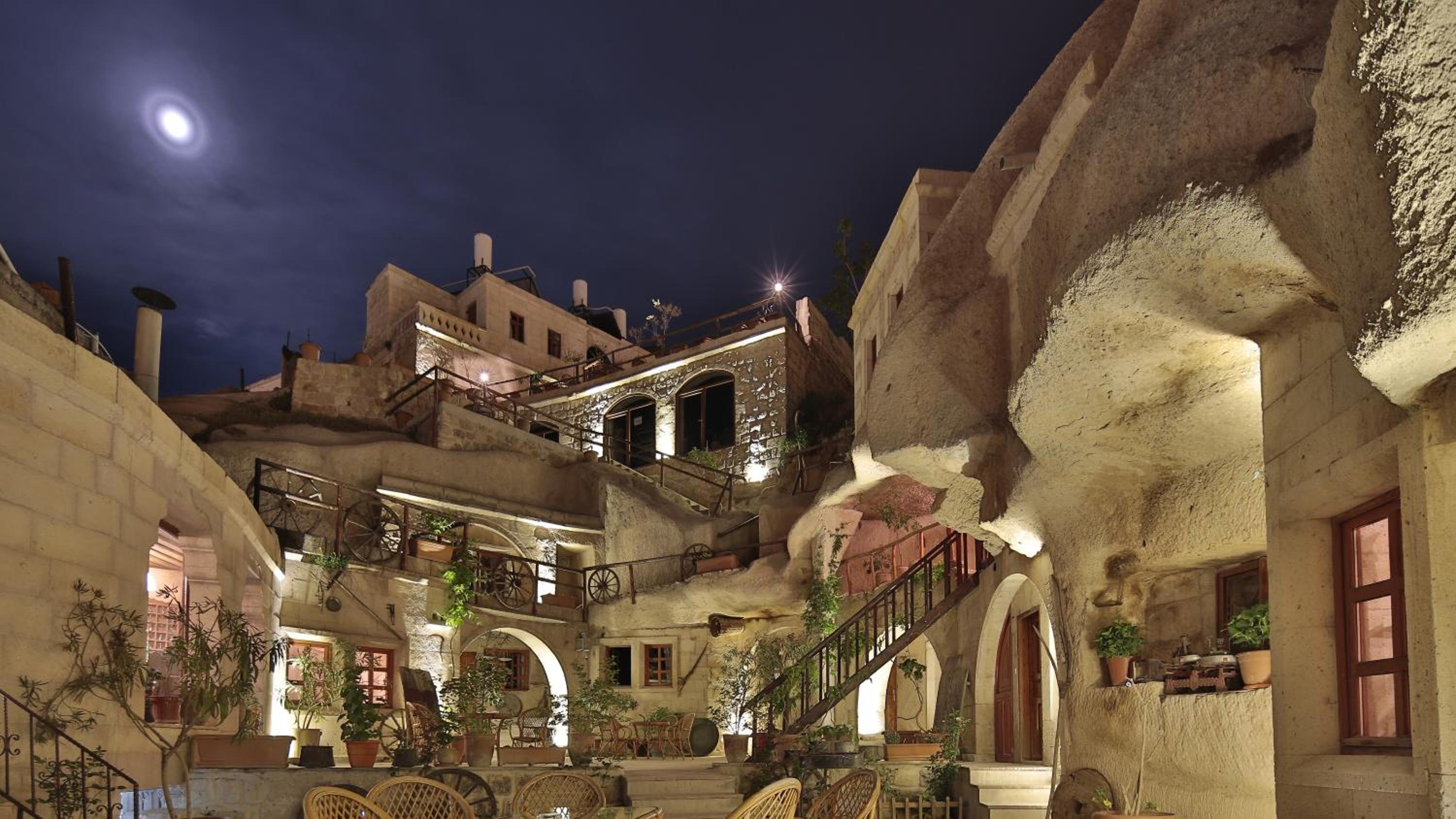 Shoestring Cave House - Image 118