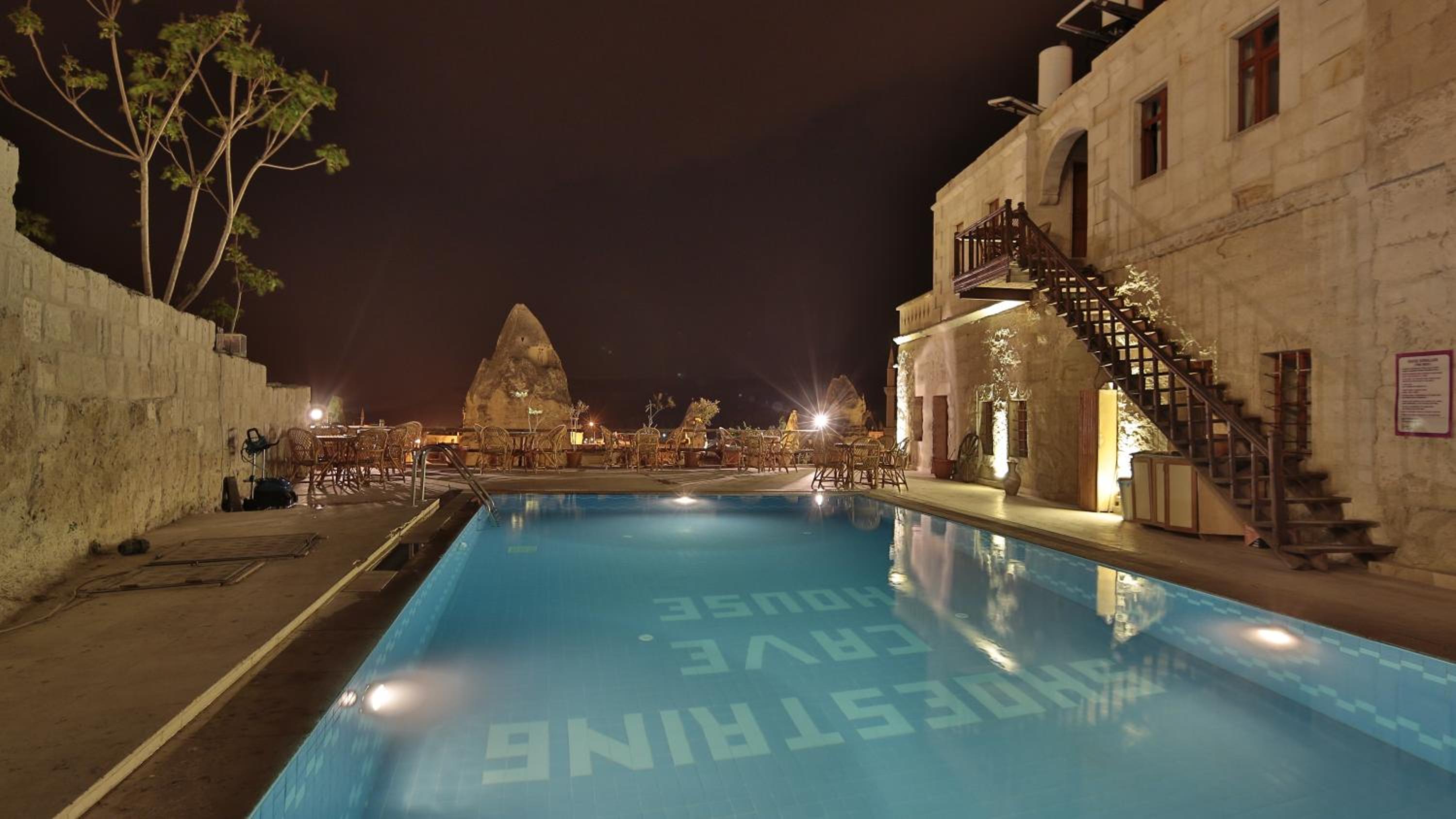 Shoestring Cave House - Image 69