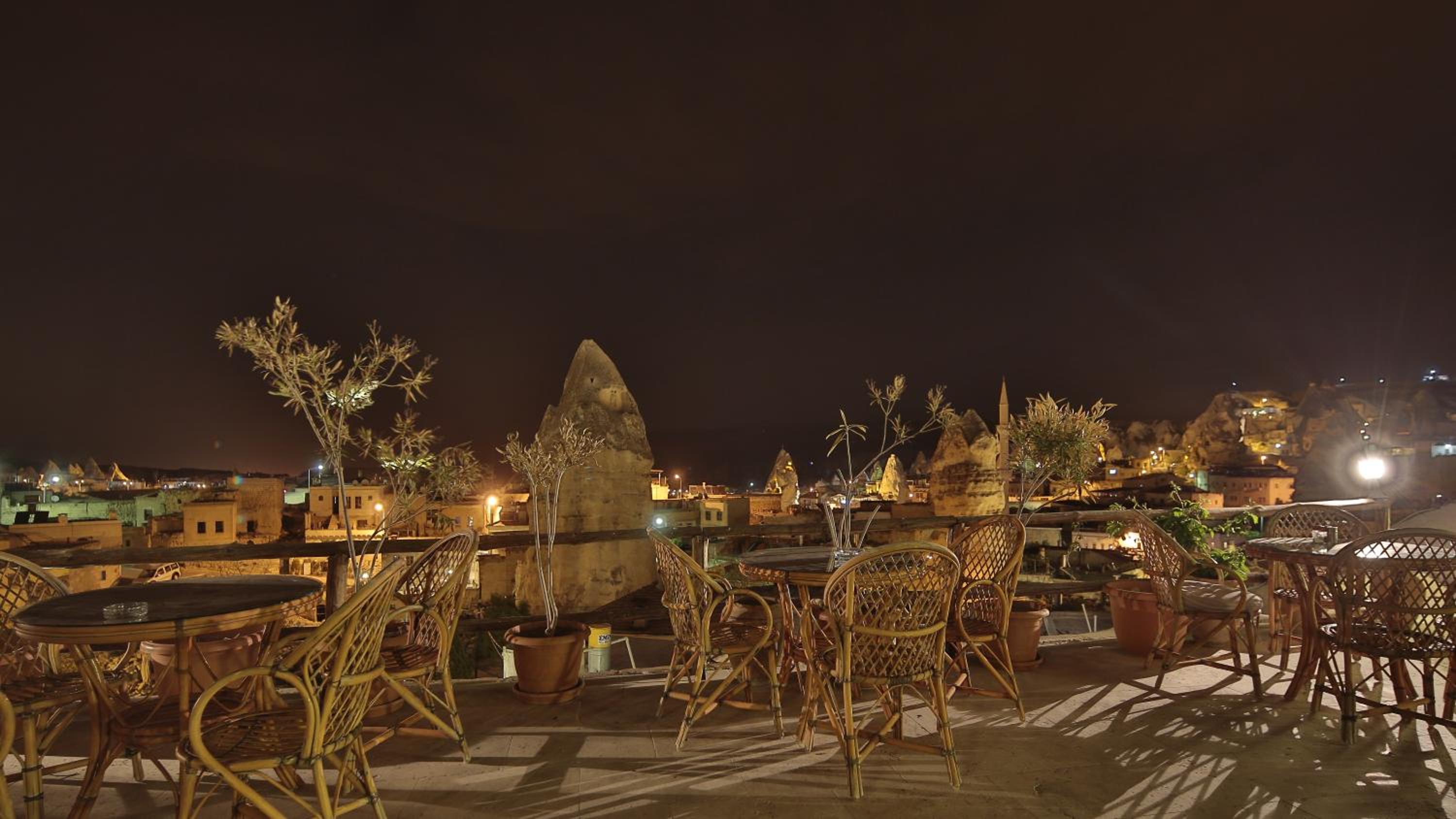 Shoestring Cave House - Image 21