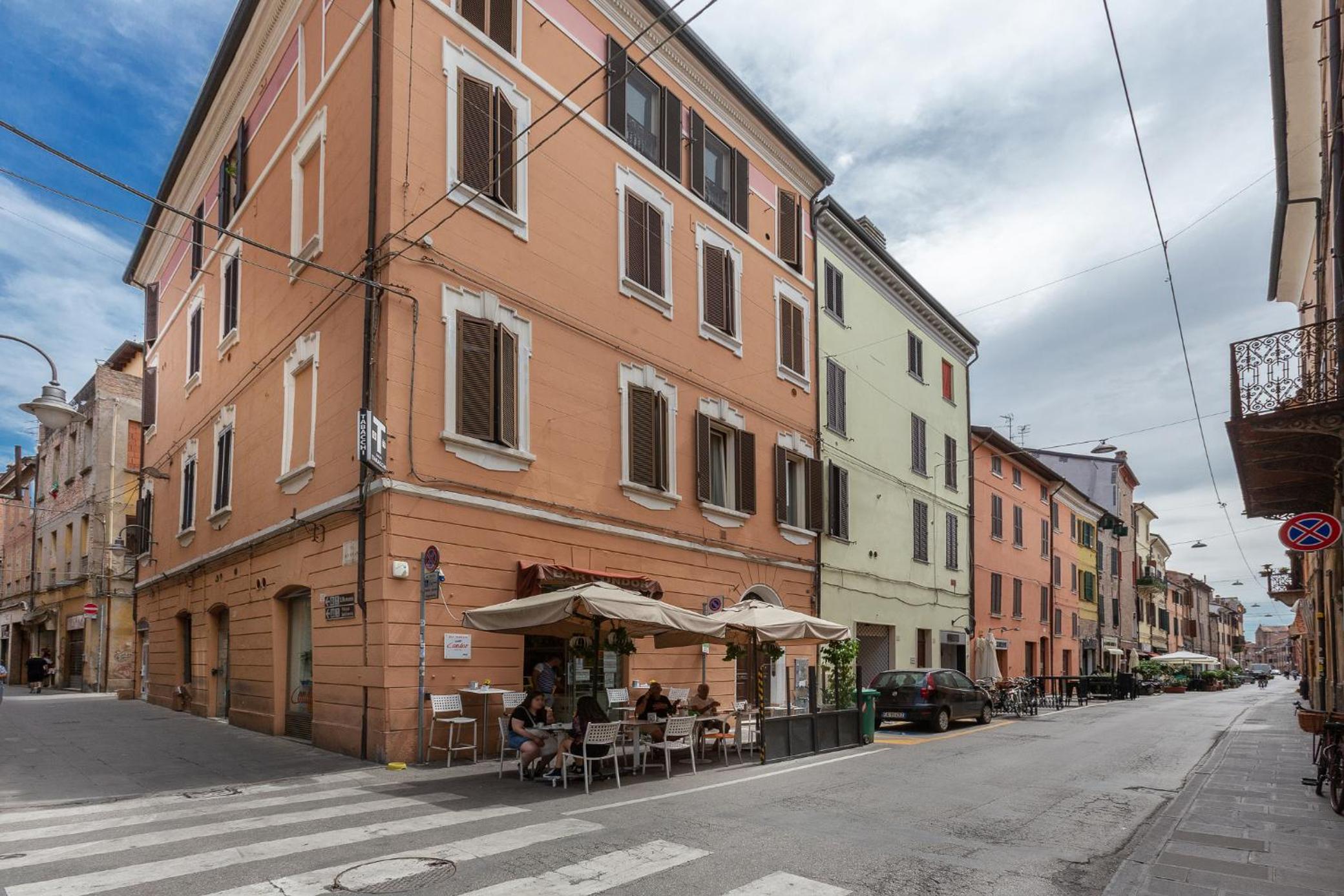 GuestHost - Ferrara Mayr White Apartment view 3