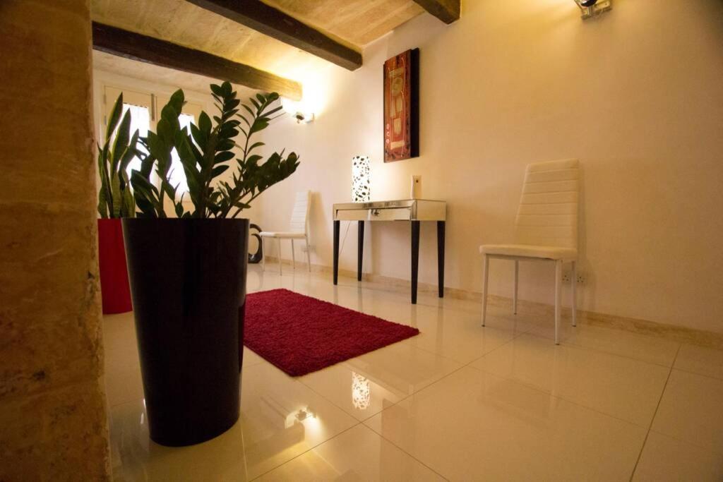 Valletta-Central duplex maisonette view 5