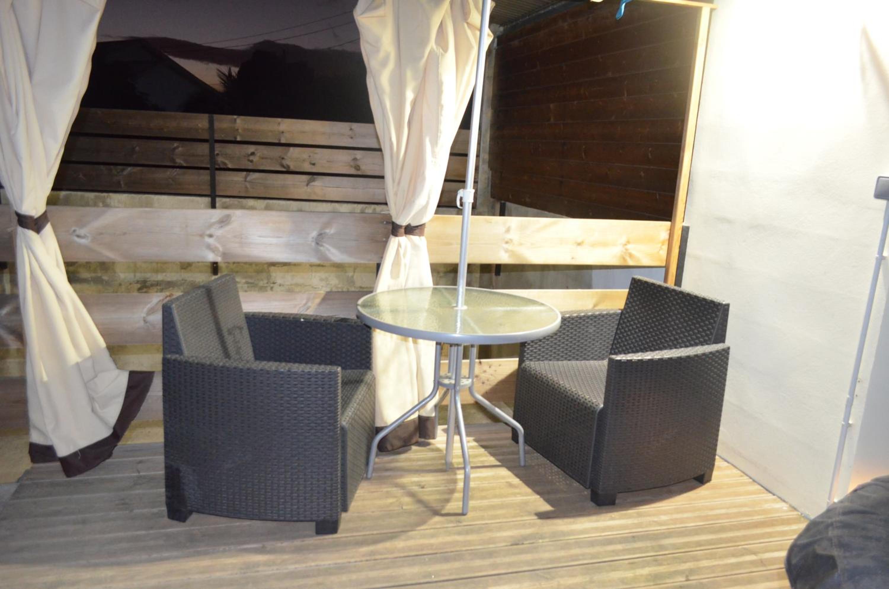 Studio tout confort avec son jacuzzi view 2