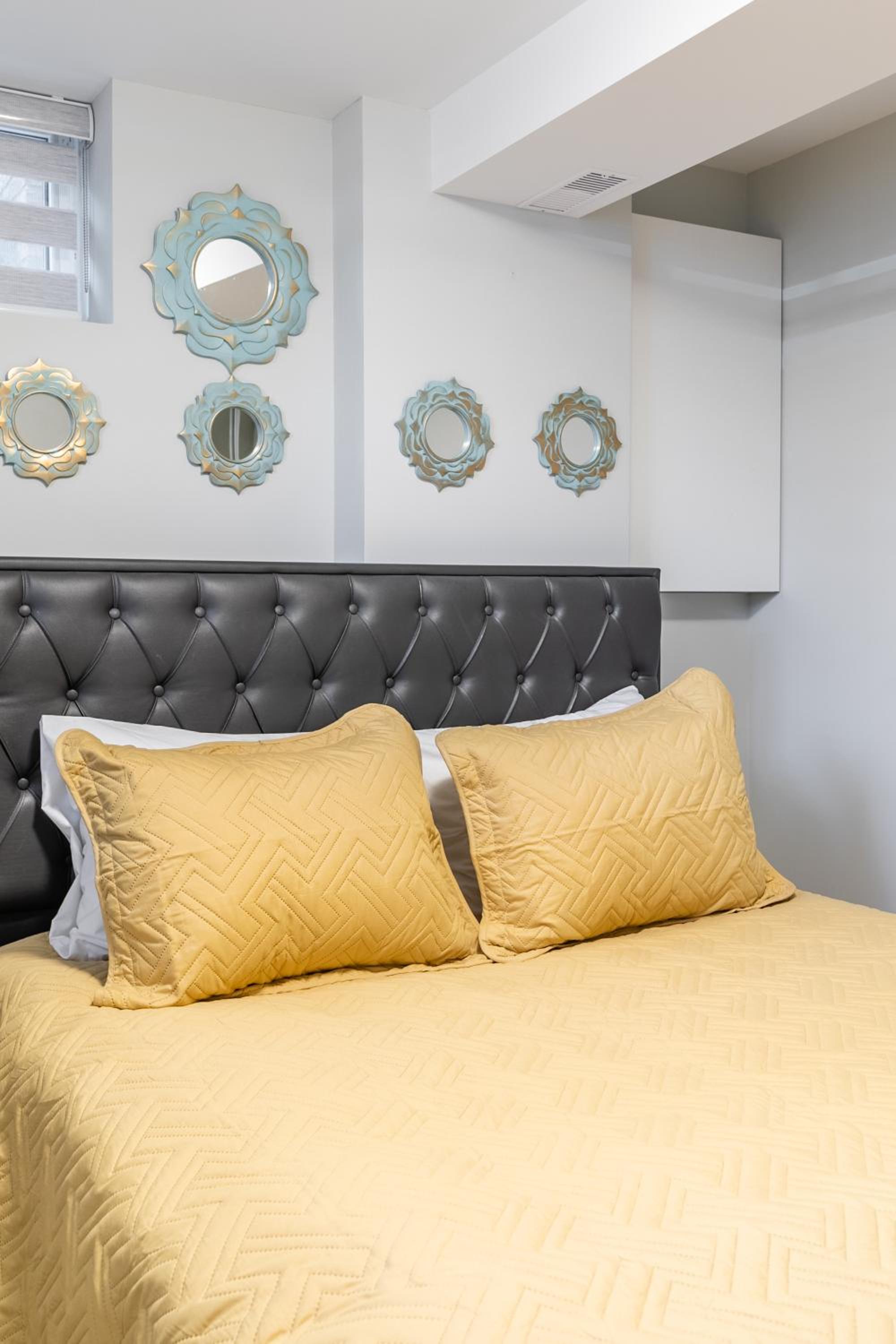 Fancy Downtown House with HOT TUB & BBQ by GLOBALSTAY