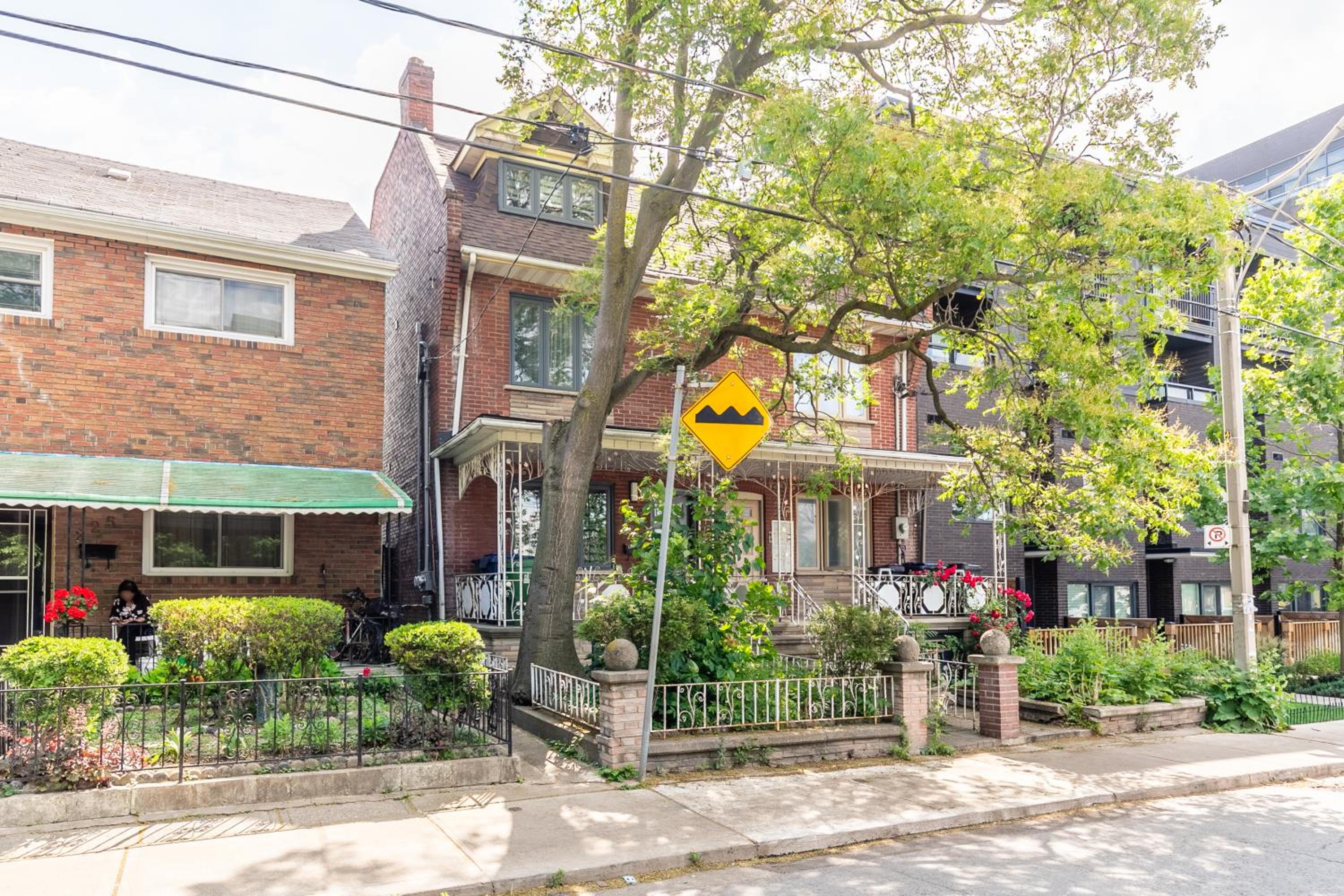 Fancy Downtown House with HOT TUB & BBQ by GLOBALSTAY